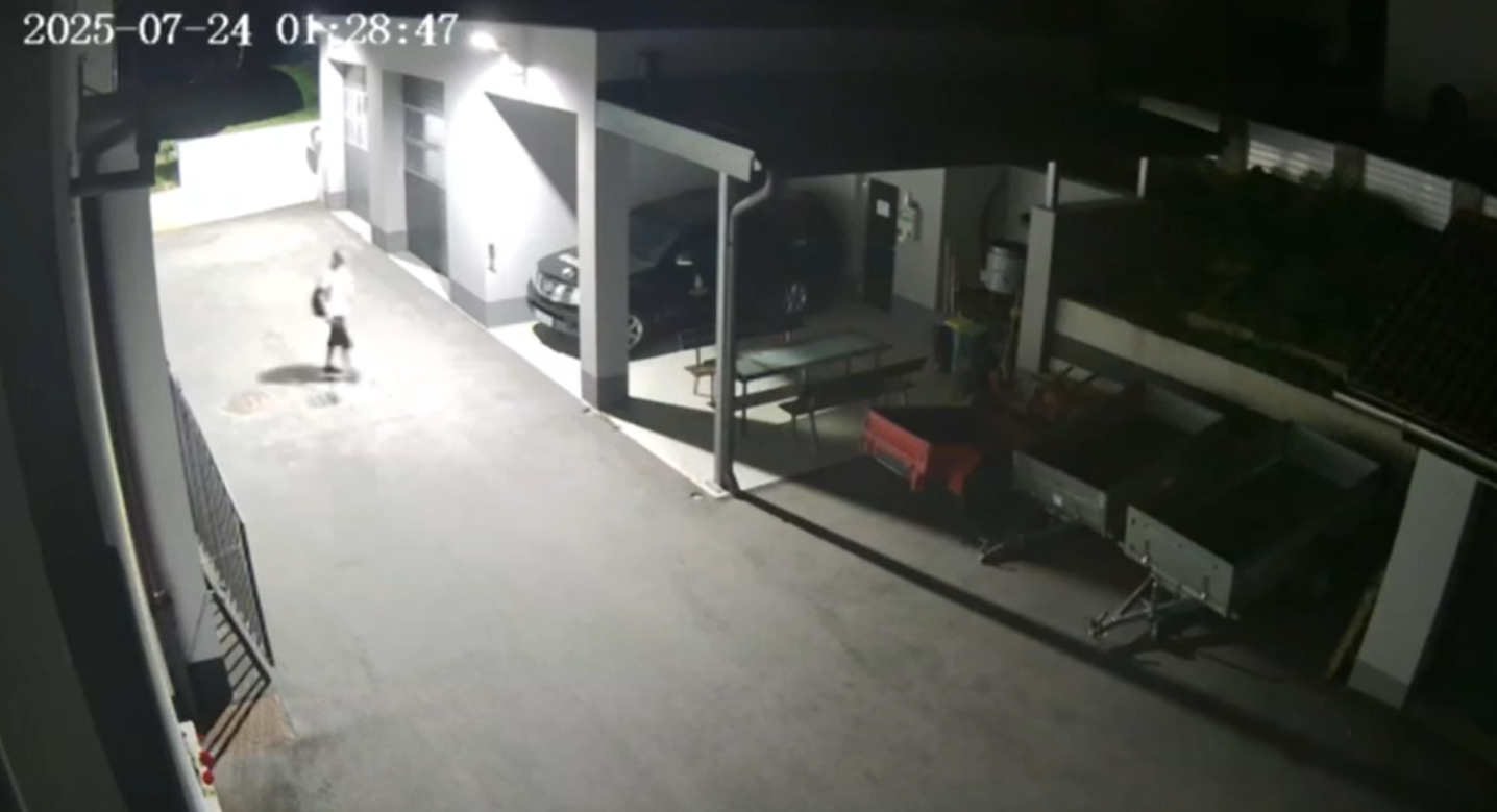 Neznanec ukradel vozilo prevaljskih gasilcev