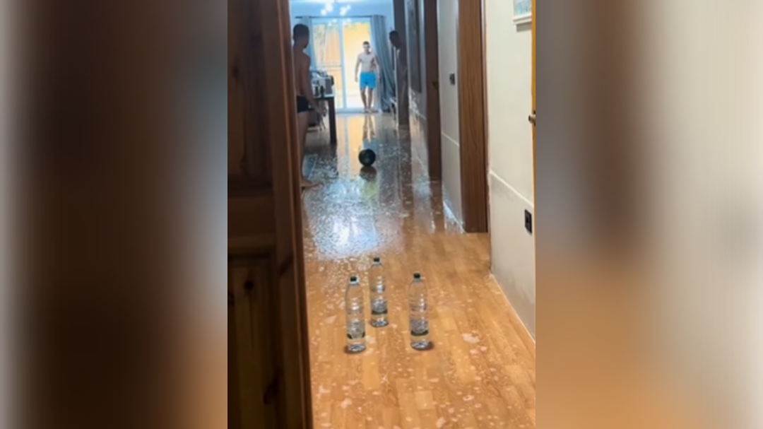 Srbi priredili zabavo v apartmaju na Malti