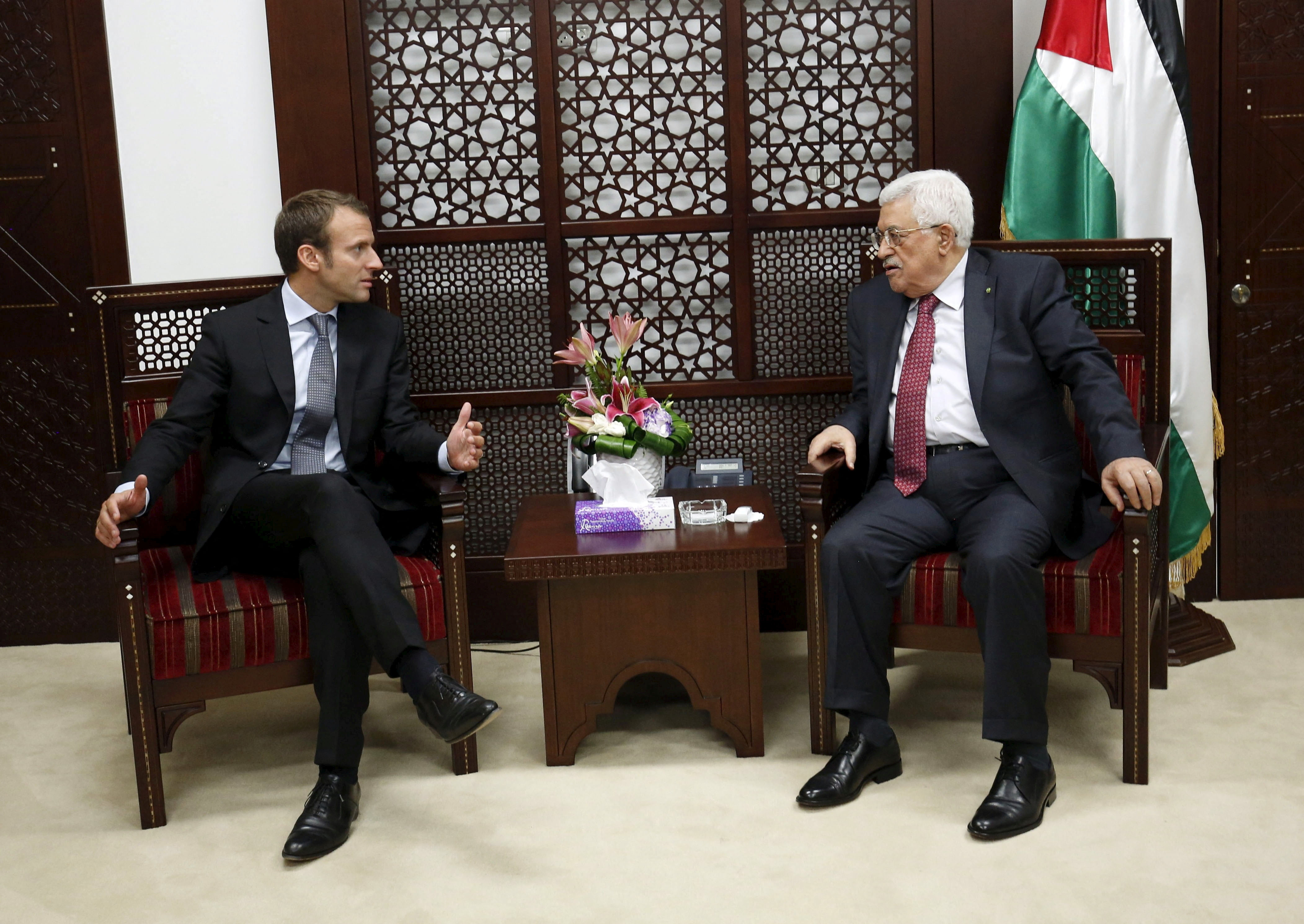 Palestinski predsednik Mahmoud Abbas in Emmanuel Macron leta 2015