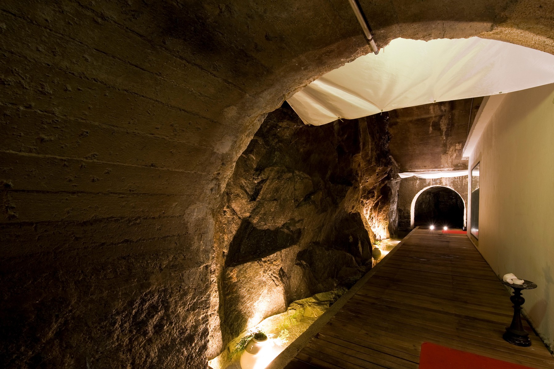 Nekatere bunkerje so preuredili v hotele