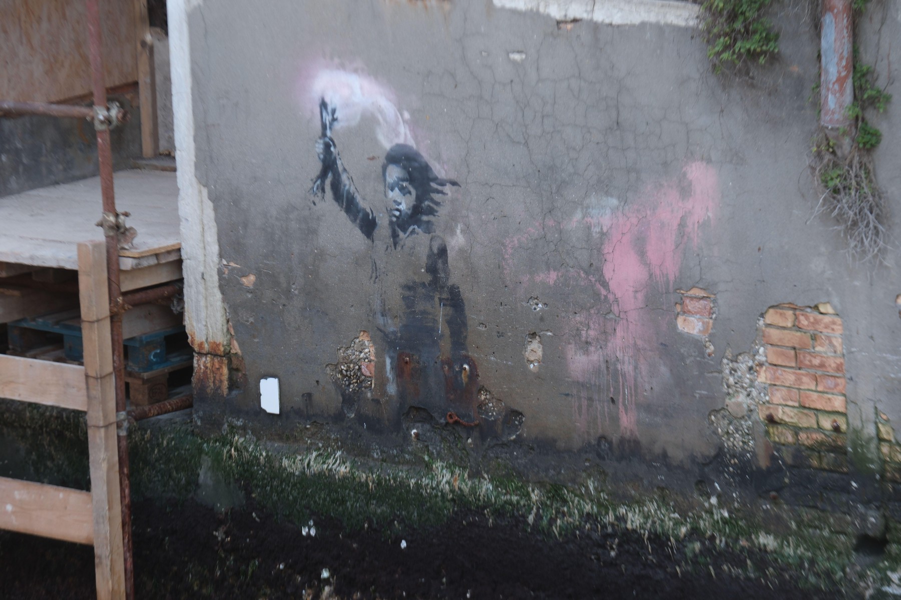 V Benetkah so odstranili mural britanskega uličnega umetnika Banksyja