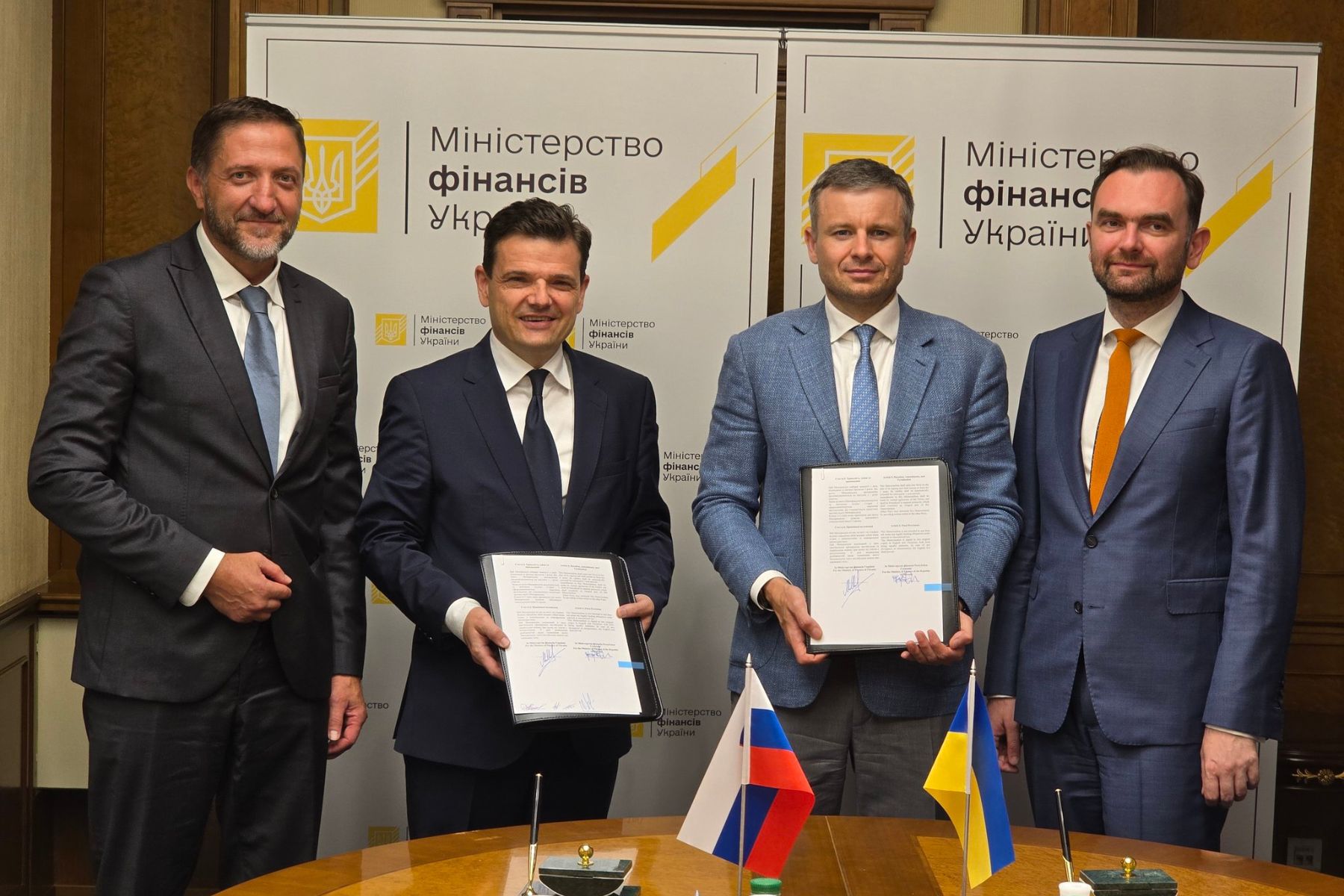 Minister za finance Klemen Boštjančič je danes zaključil dvodnevni delovni obisk v Ukrajini