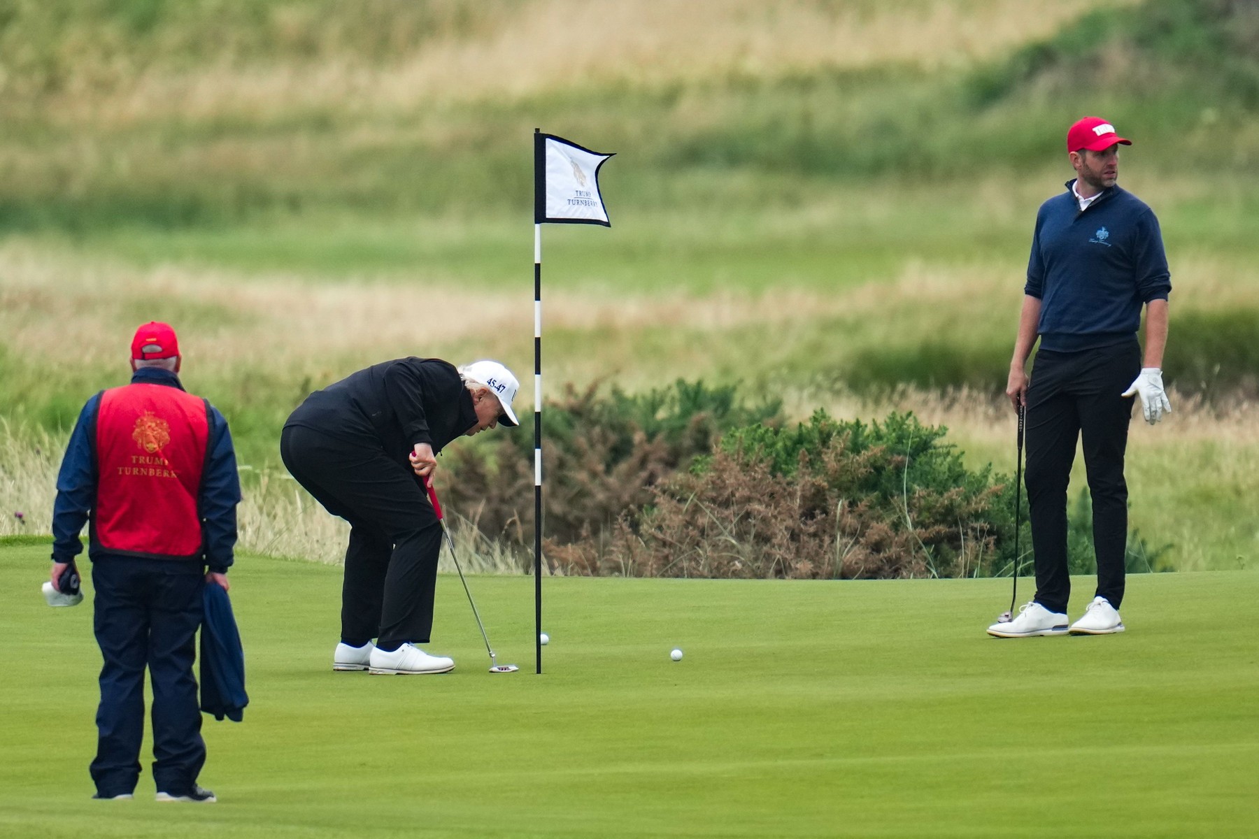 Donald Trump igra golf na Škotskem