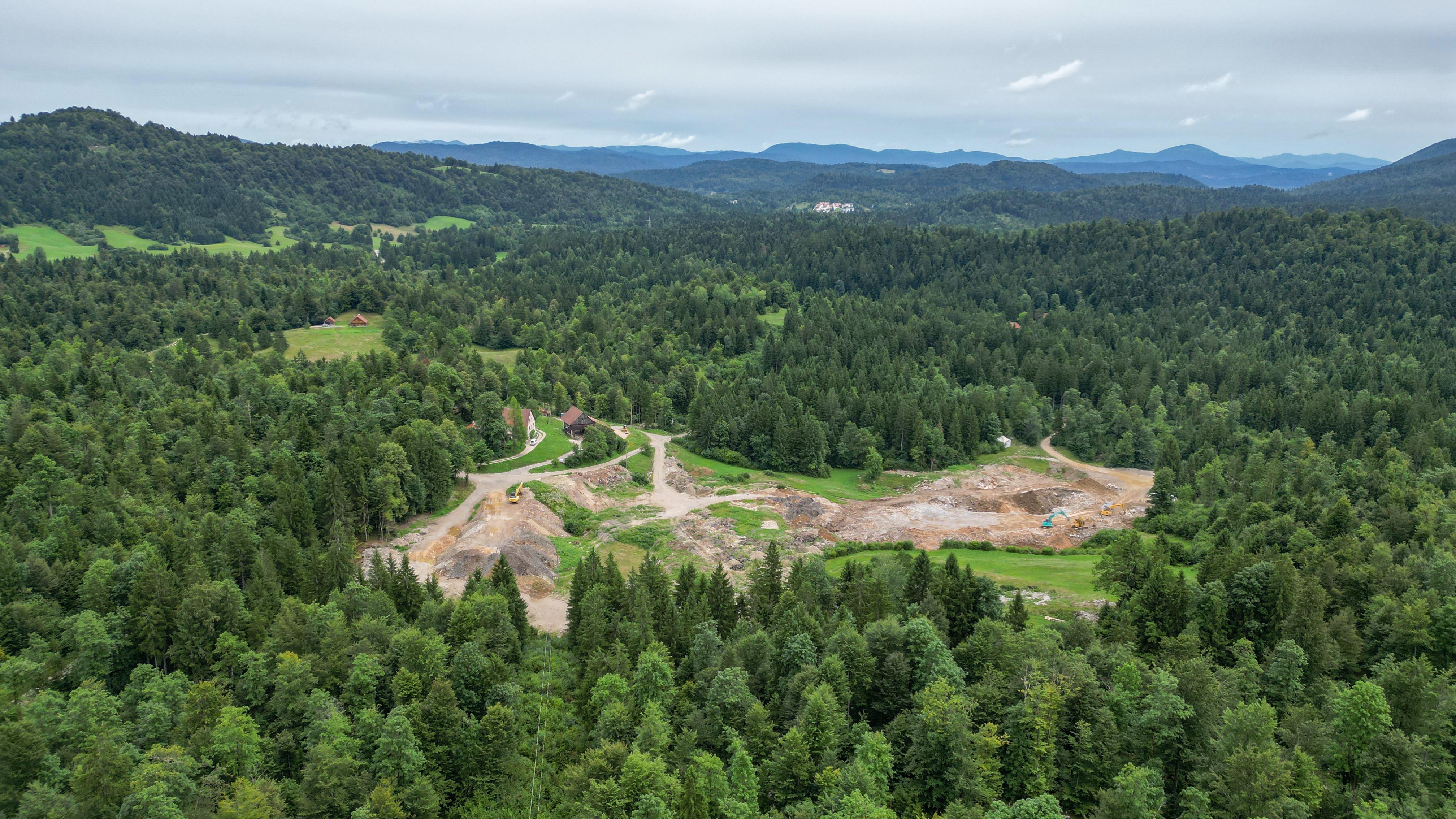 Zasipavanje vrtač v Novem Svetu