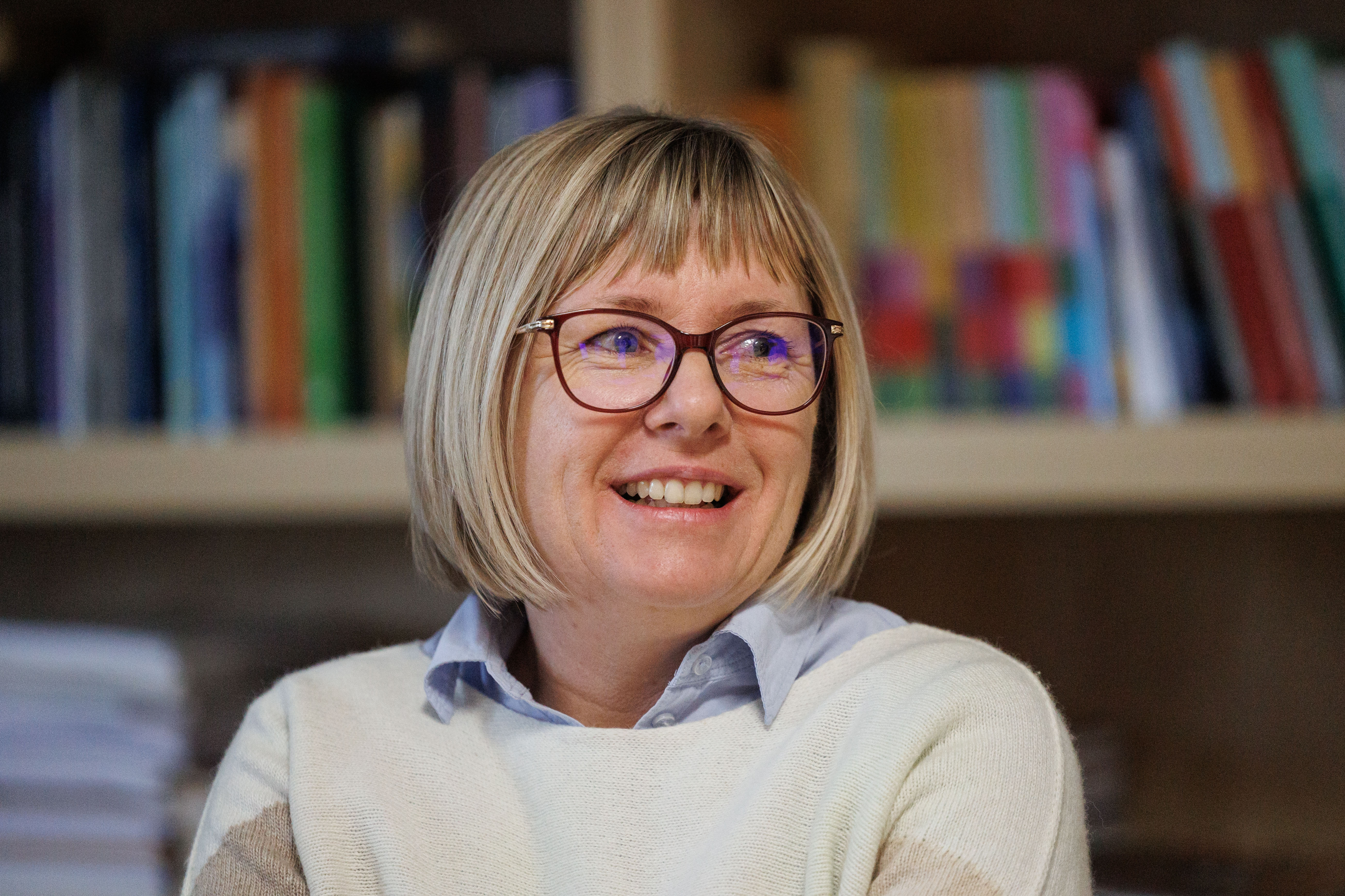 Ljubljana, FDV.Novinarska konferenca s predstavitvijo monografije Alpenecho: Slovenska narodnozabavna glasba v sodobnih kulturnih, politicnih in medijskih kontekstih, na kateri so sodelovali avtorji monografije.Kulturologinja Ksenija Sabec.