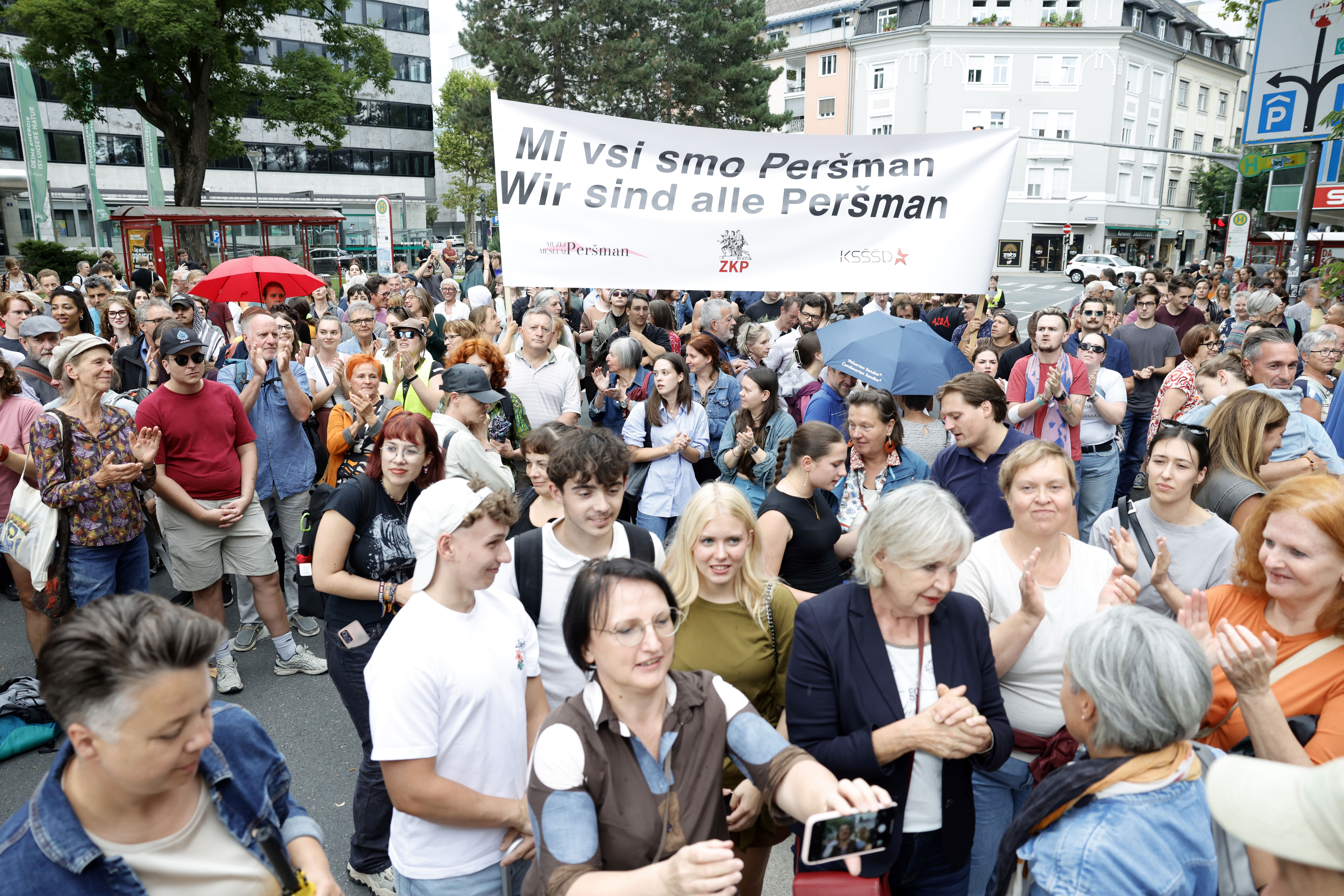 Protest v Celovcu po nedavni raciji na antifačističnem taboru