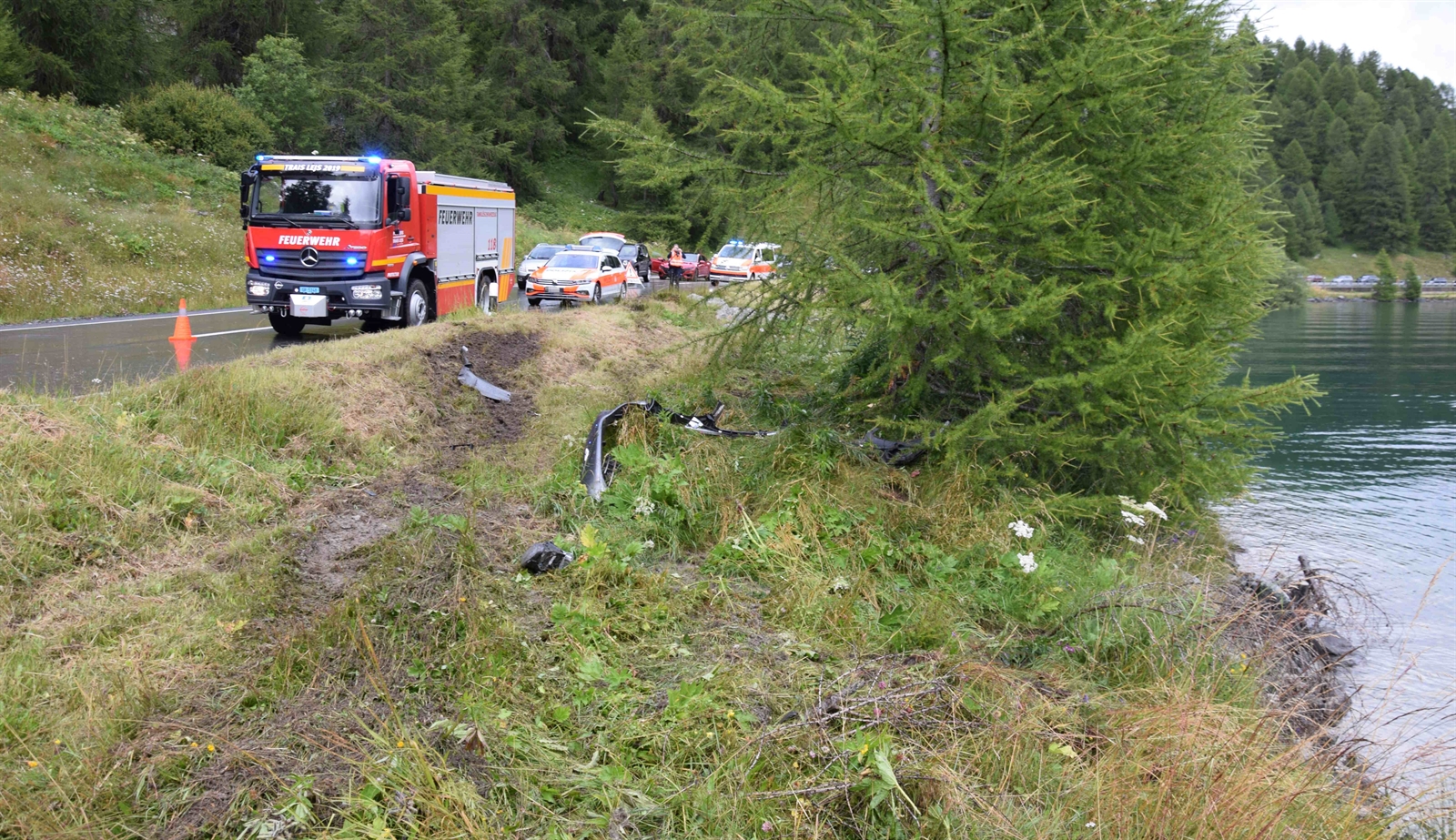 Luksuzni Aston Martin potonil v gorskem jezeru