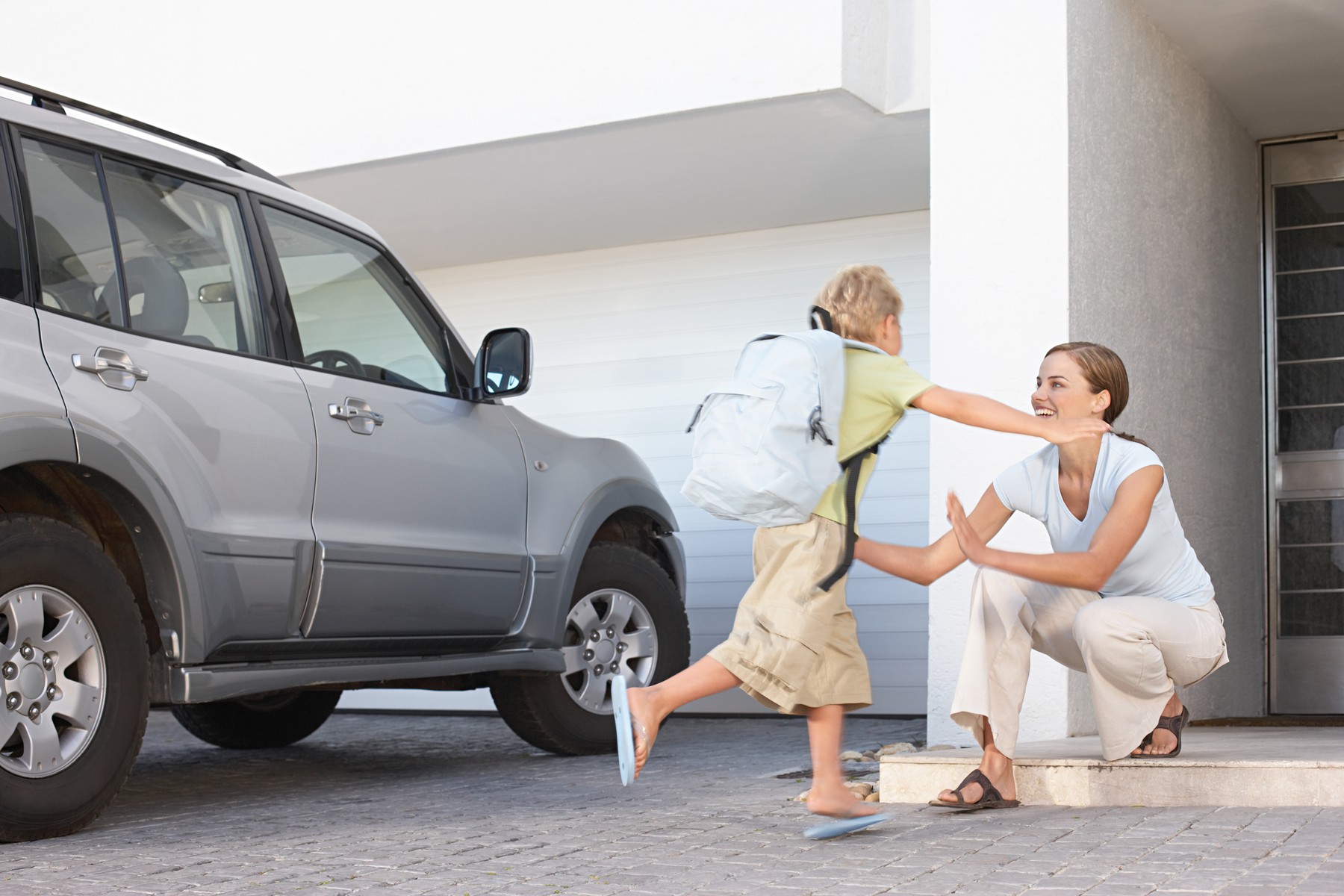 deček z nahrbtnikom Foto PROFIMEDIA