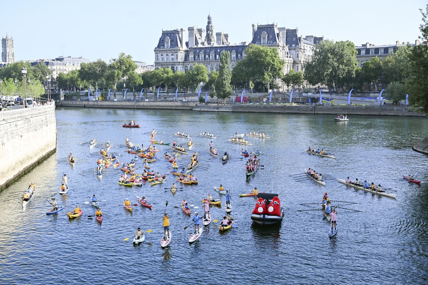 Kopanje v reki Seni v Parizu