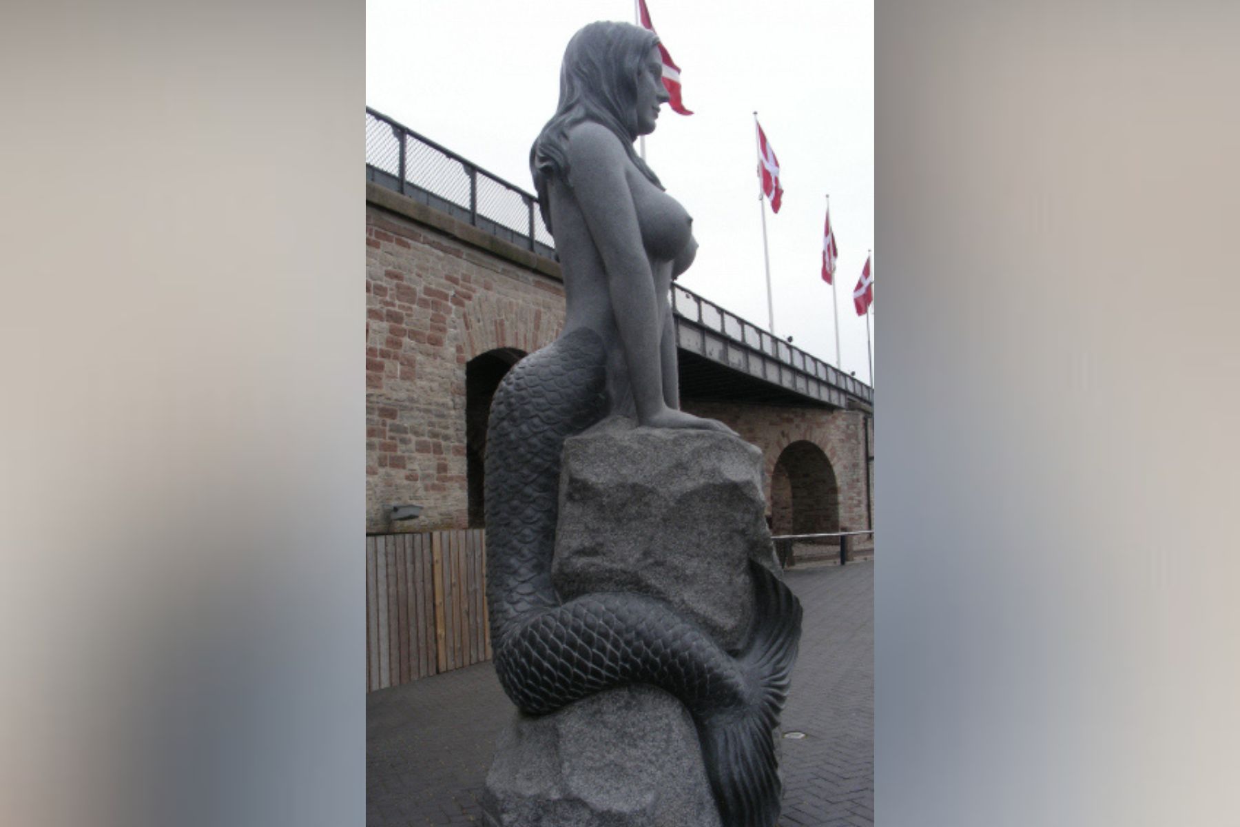 Na Danskem bodo odstranili kip kontroverzne Velike morske deklice