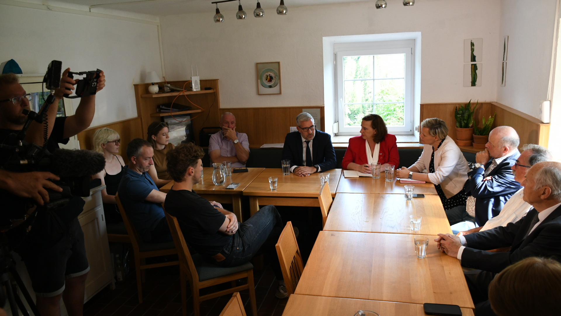 Državna sekretarka Humar pri Peršmanu pozdravila enotnost koroških Slovencev