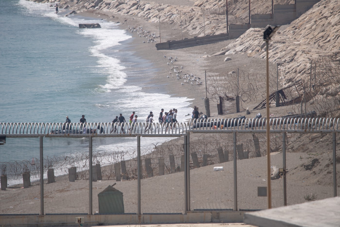 Čoln z migranti se izkrcuje v Ceuti