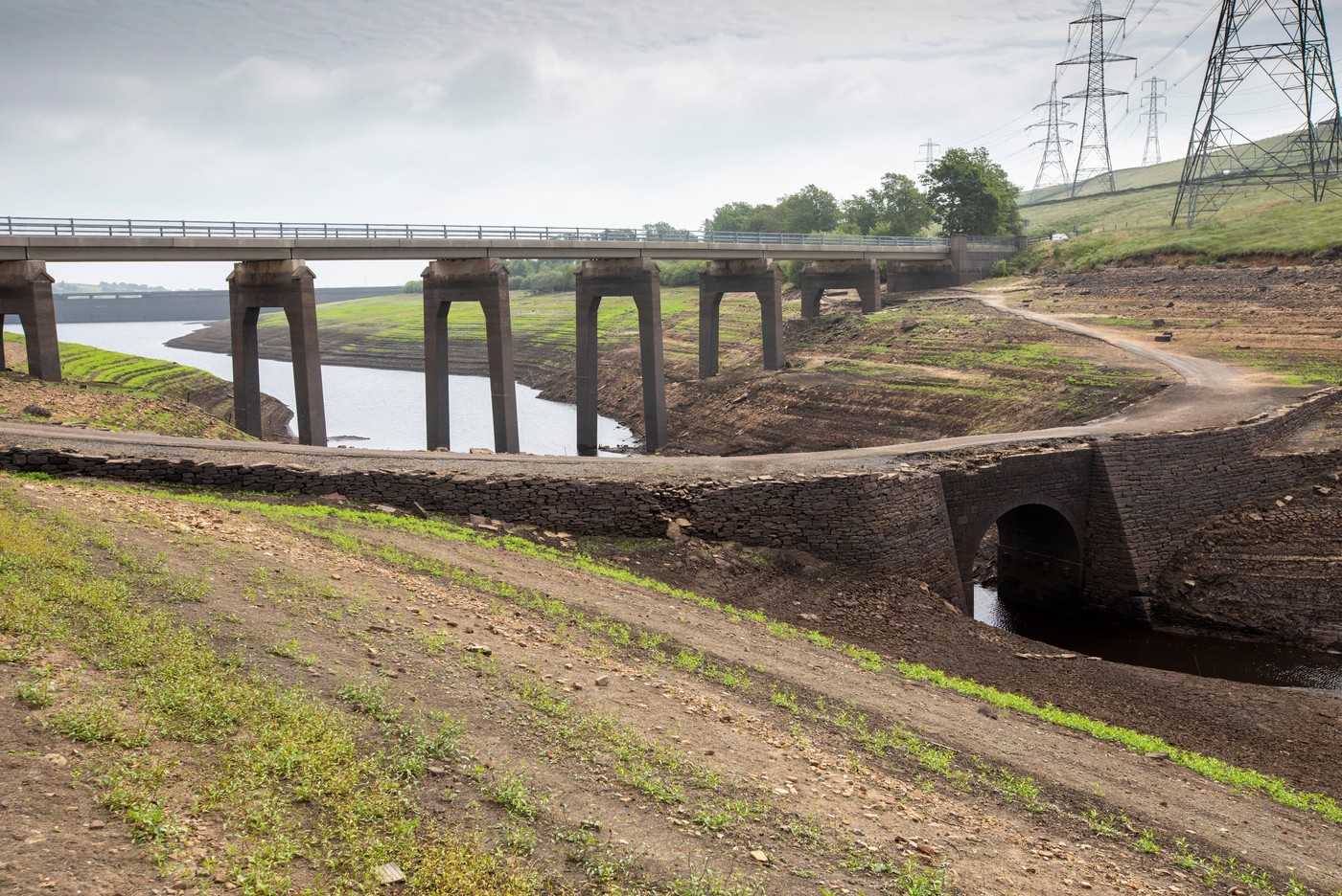 Presušeni vodni rezervoar v Angliji konec julija