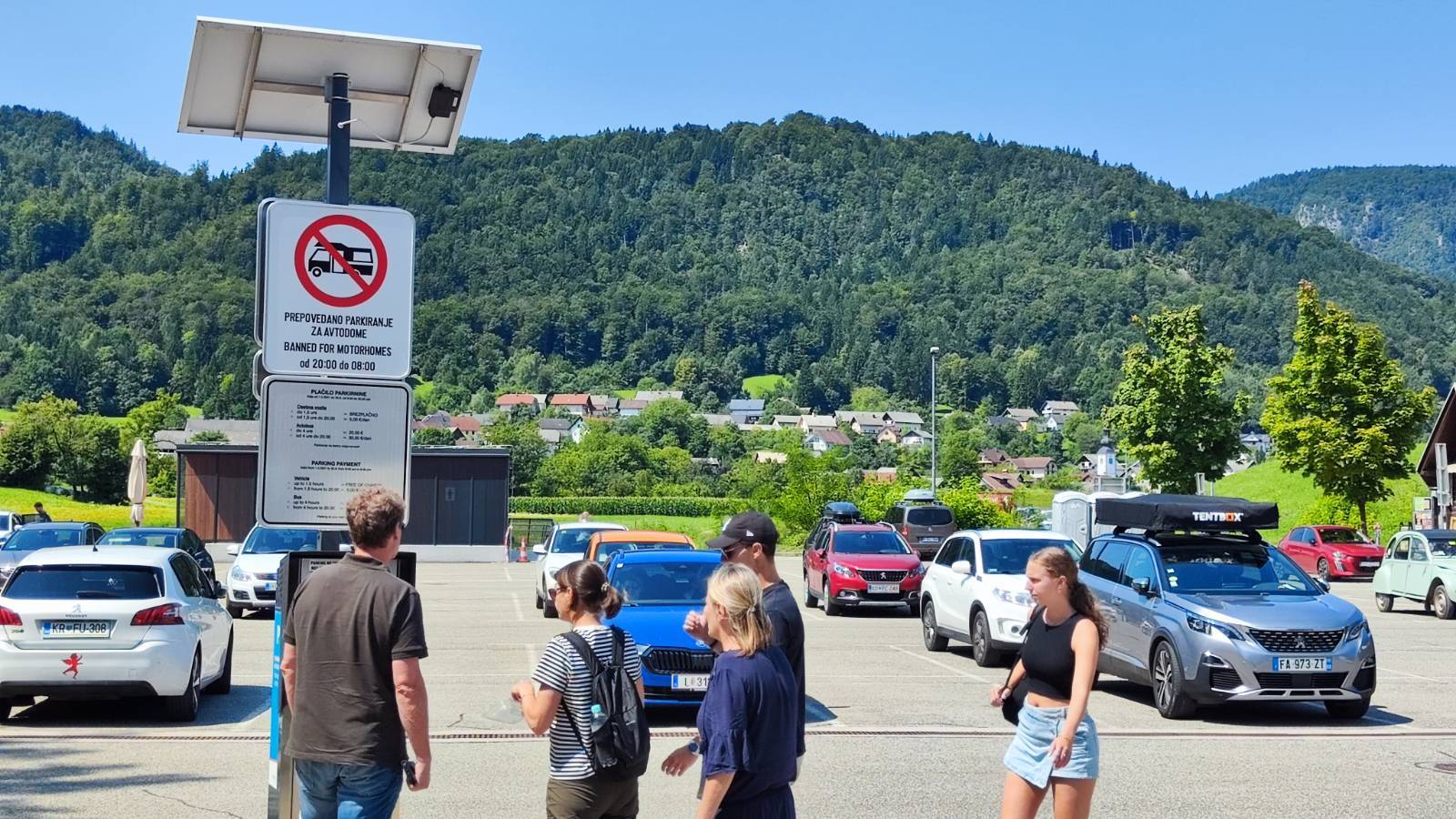 Parkirišče na Blejski Dobravi