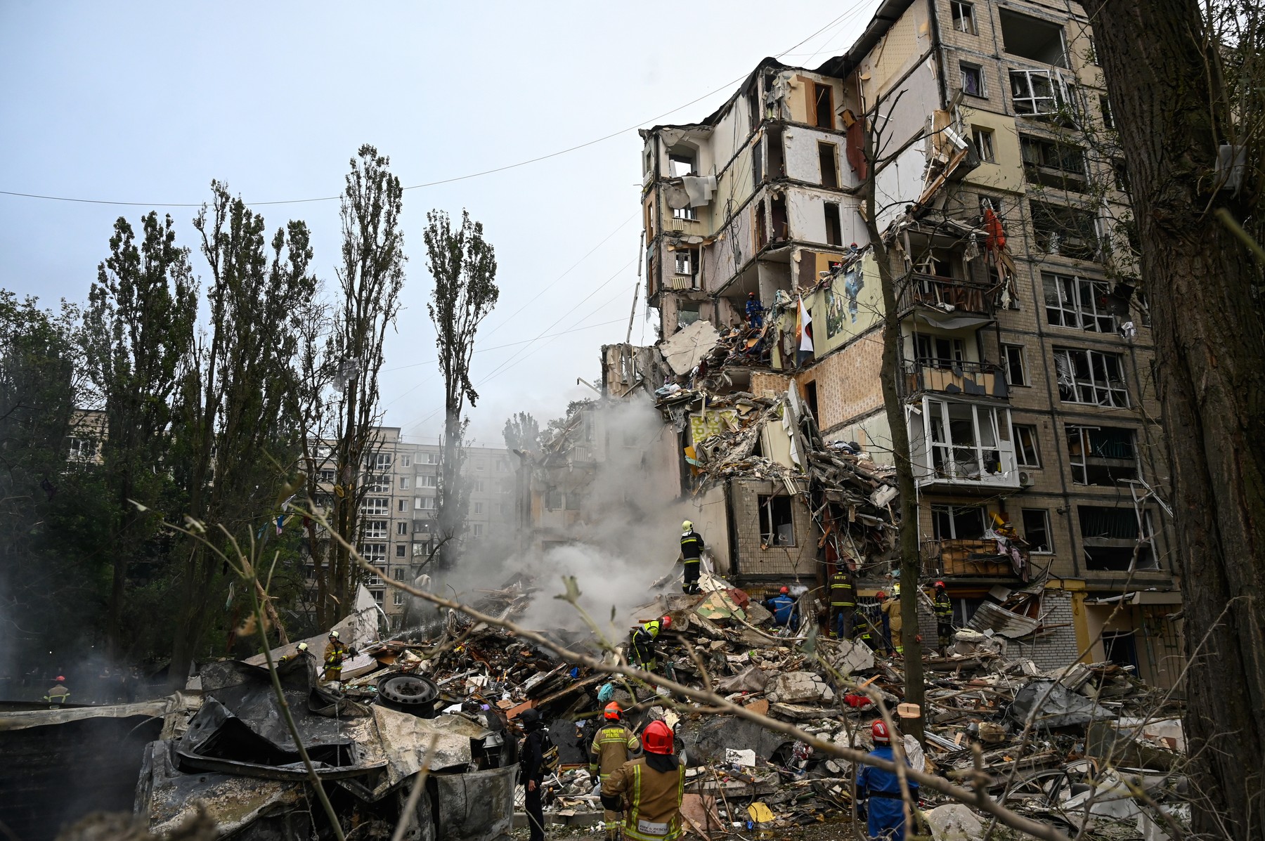 porušen stanovanjski blok v Kijevu.
