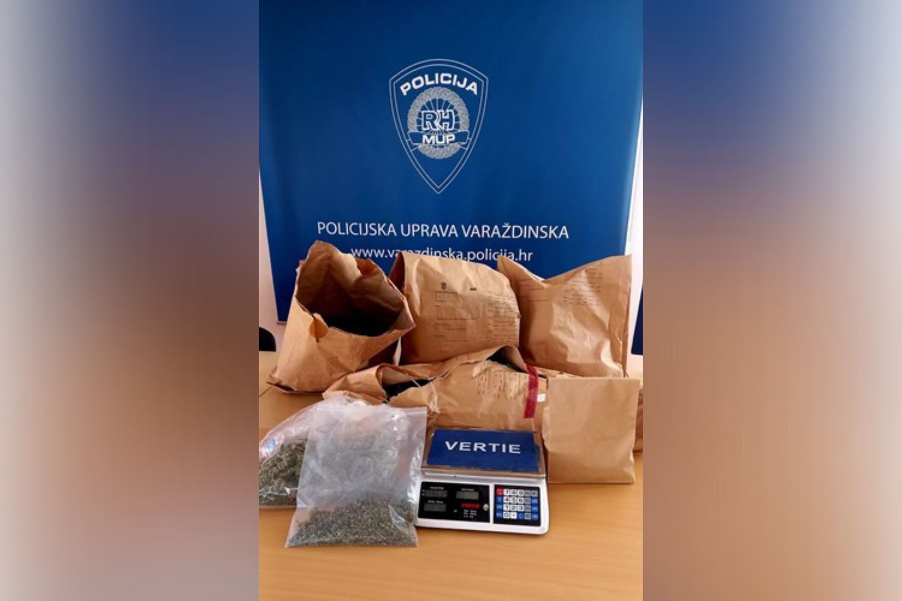 Policija je v torek v Varaždinu priprla 29-letnega državljana Slovenije, potem ko so v njegovem vozilu odkrili indijsko konopljo.