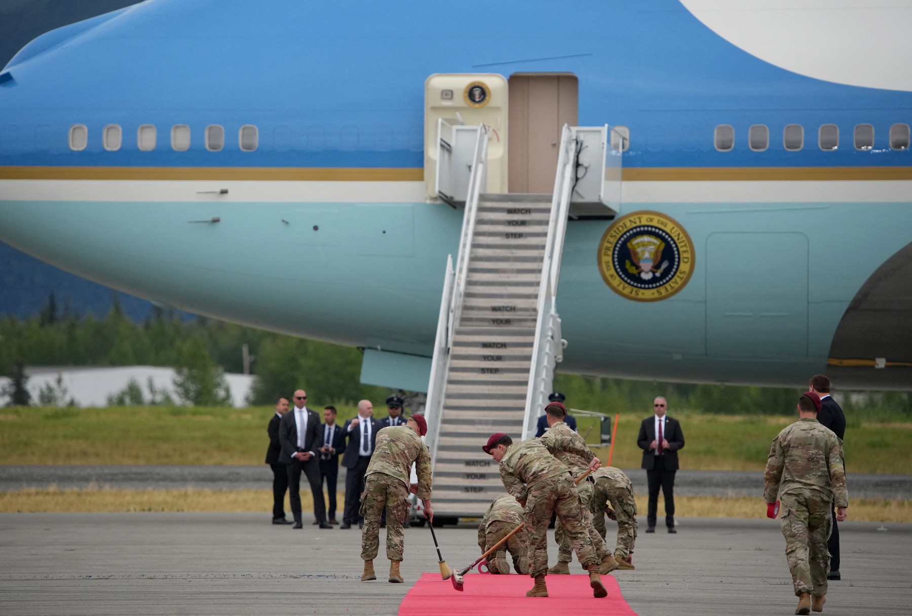 Air Force One na letališču Anchorage na Aljaski