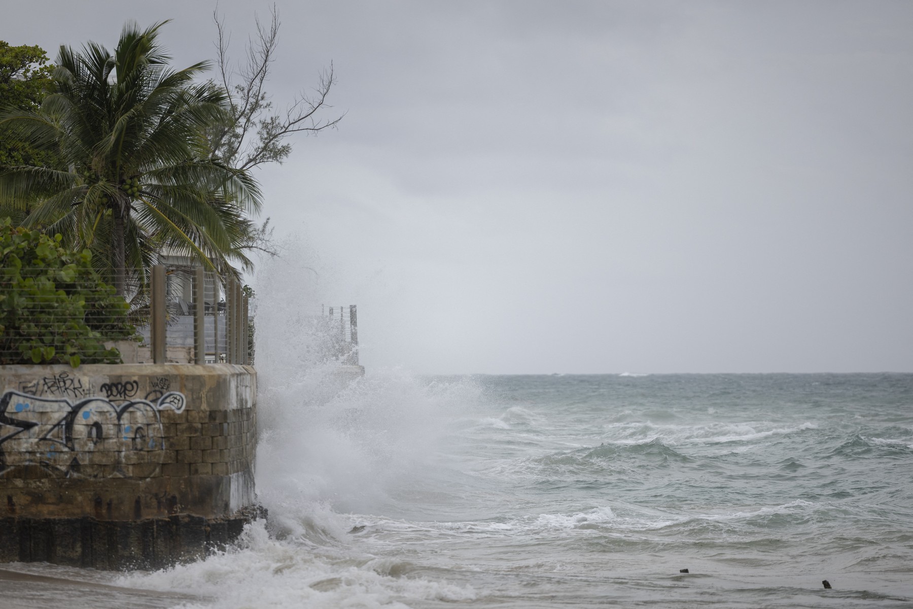 Visoki valovi v San Juanu na Portoriku