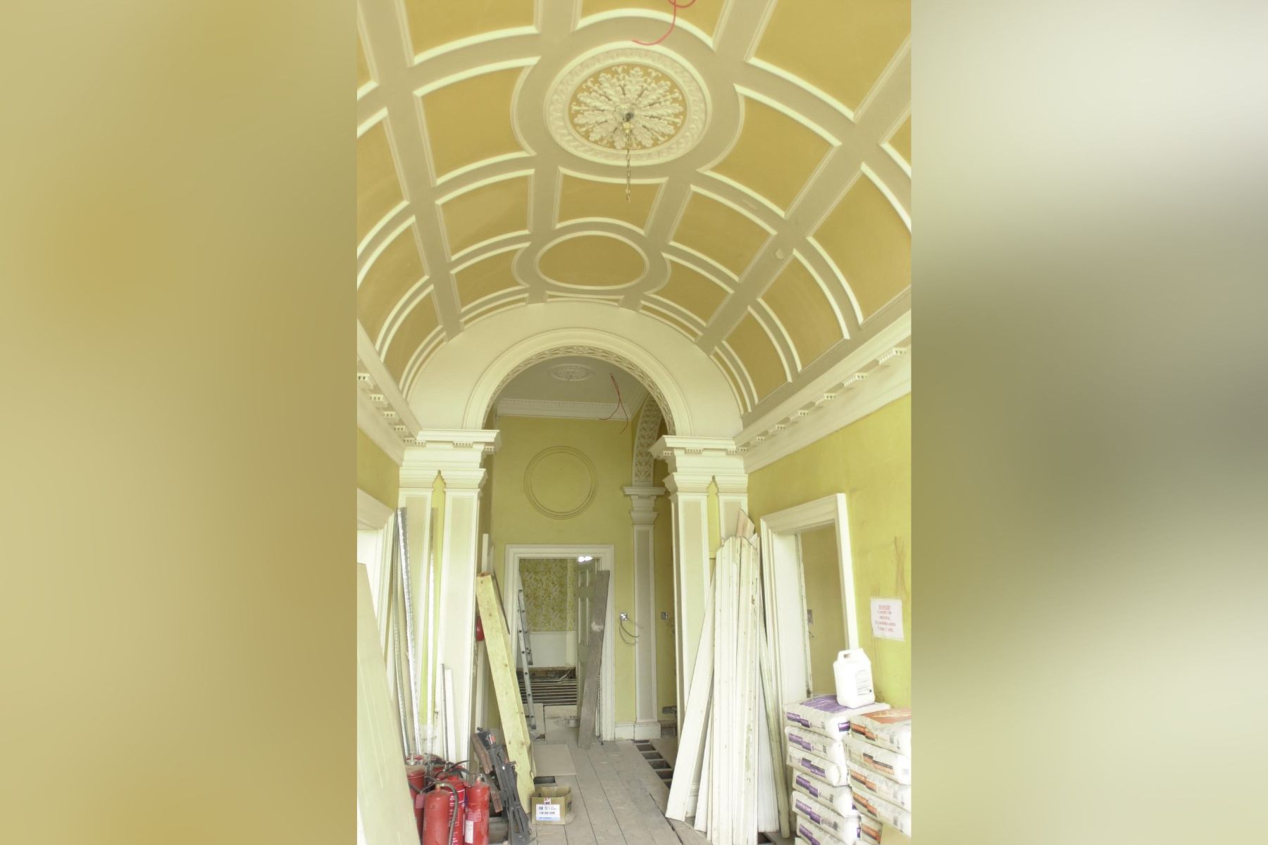 Prenova dvorca Forest Lodge