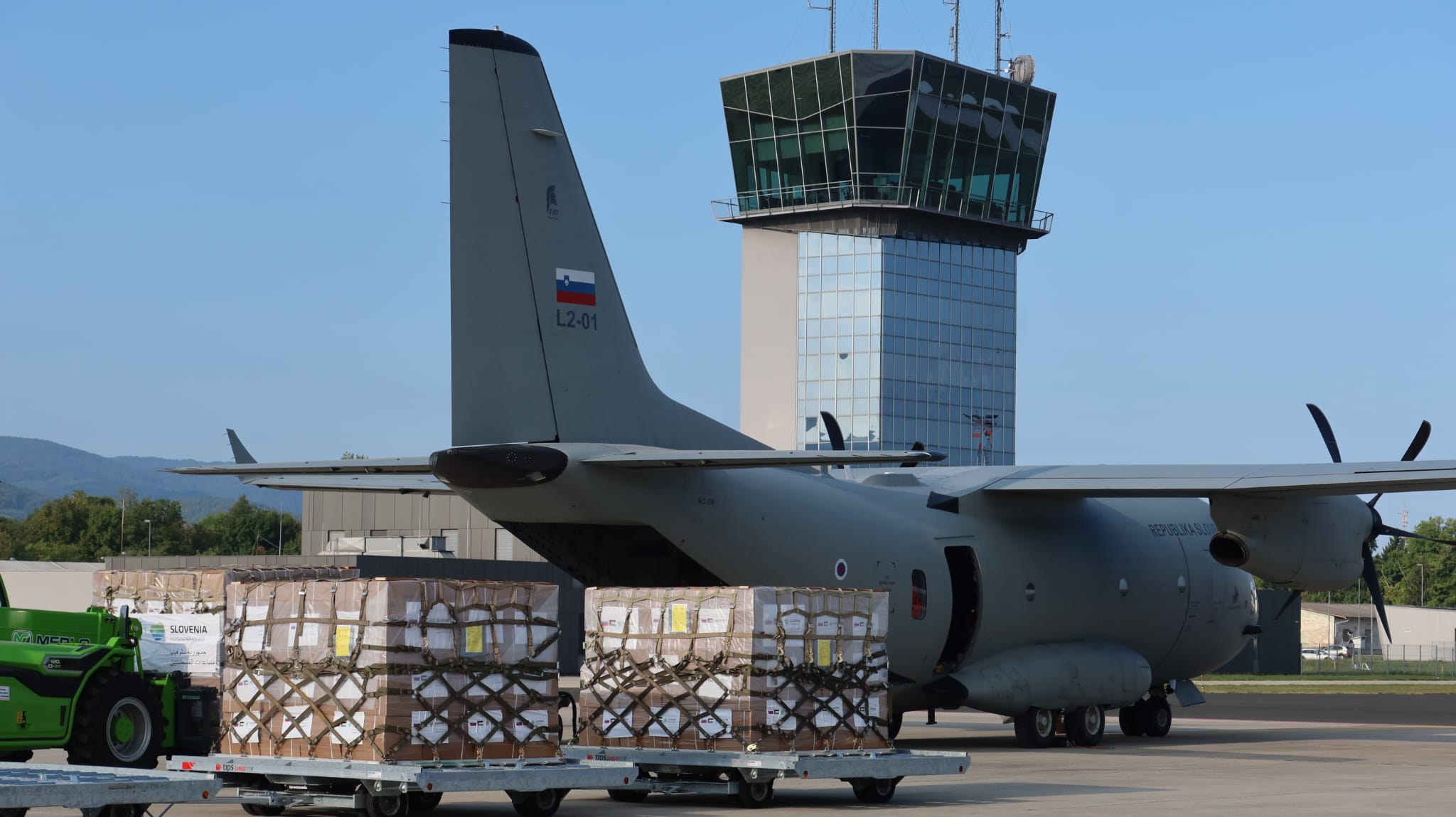 Slovenska vojska je s transportnim letalom Spartan odpeljala prvi del tretjega sklopa materialne pomoči palestinskemu civilnemu prebivalstvu Gaze