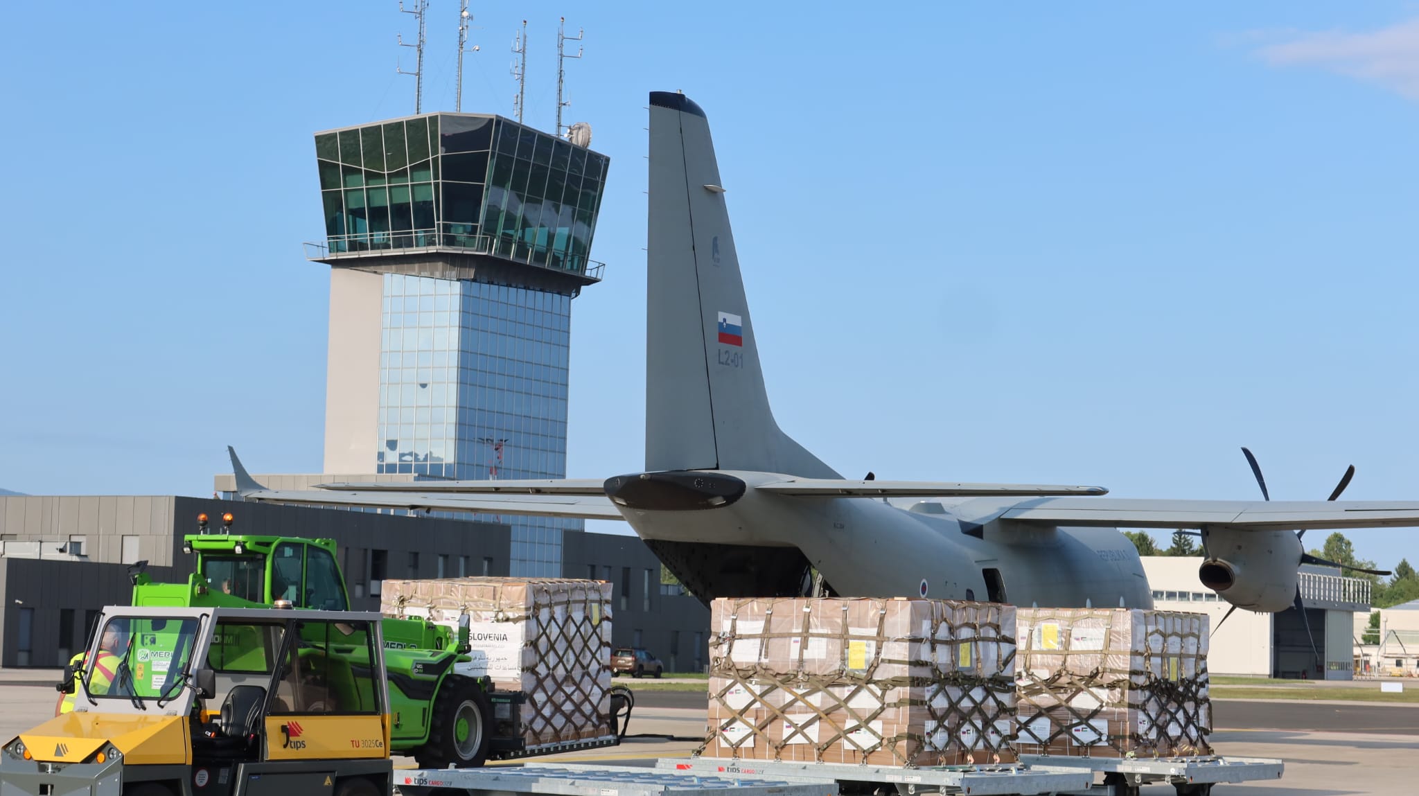 Slovenska vojska je s transportnim letalom Spartan odpeljala prvi del tretjega sklopa materialne pomoči palestinskemu civilnemu prebivalstvu Gaze