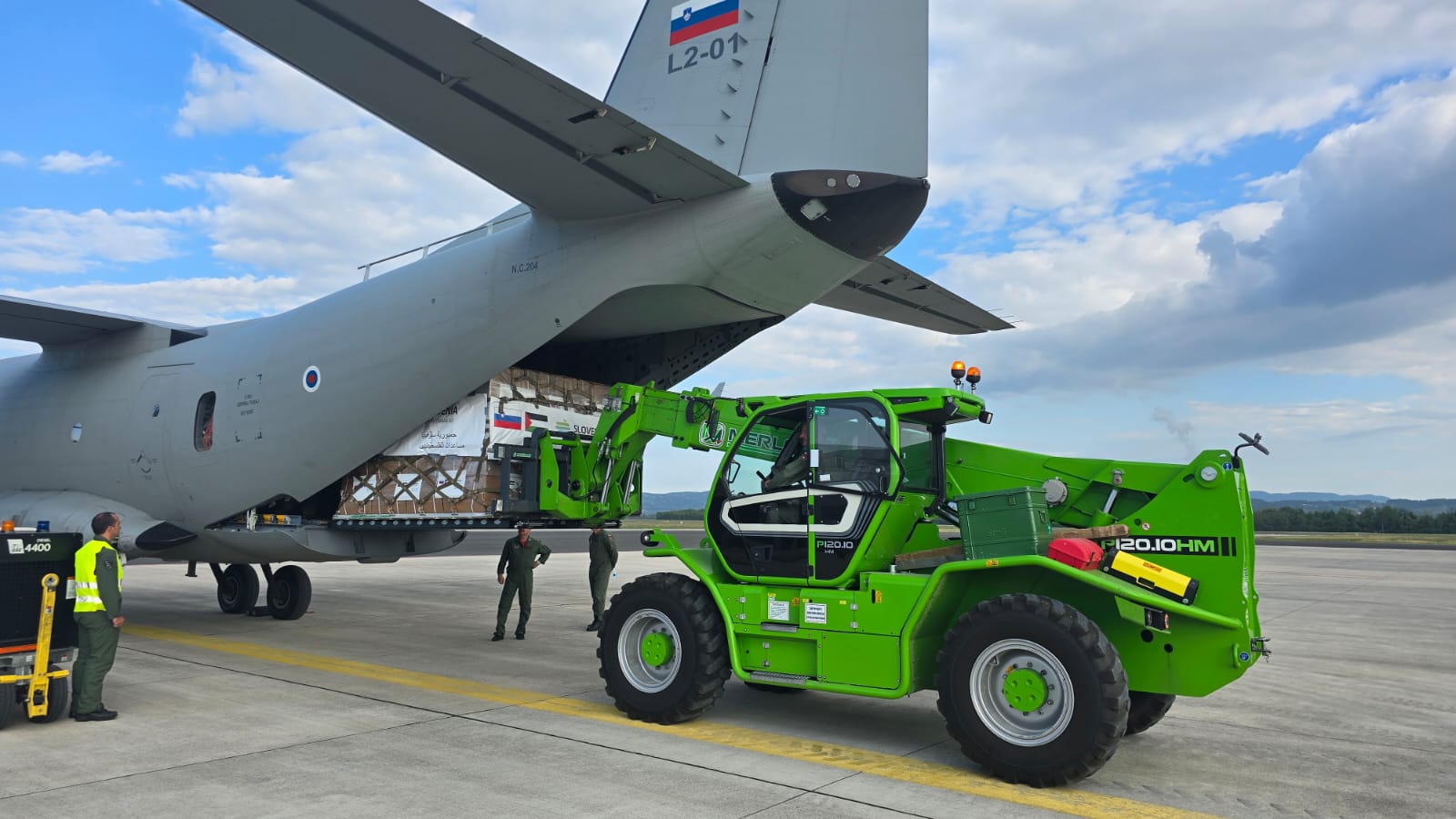 Slovenska vojska je s transportnim letalom Spartan odpeljala prvi del tretjega sklopa materialne pomoči palestinskemu civilnemu prebivalstvu Gaze