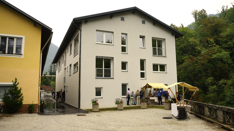 V Tolminu namenu predali objekt z novimi javnimi najemnimi stanovanji