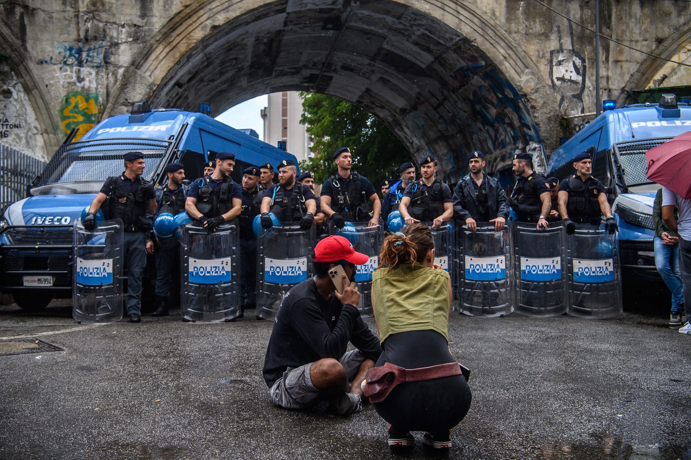 Sfratto del Centro Sociale Leoncavallo -   Milano, 21 Agosto 2025 () Eviction of the Leoncavallo Social Centre - Milan, 21 August 2025(),Image: 1030550236, License: Rights-managed, Restrictions: , Model Release: no
