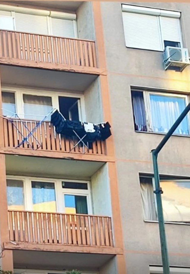 Sušenje perila na balkonu