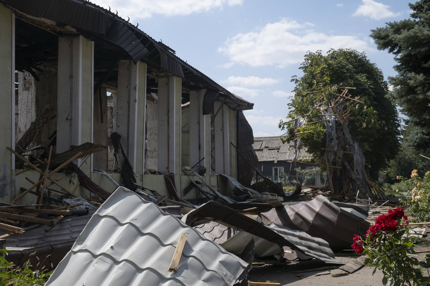 Posledice ruskega napada na ukrajinsko mesto Bilozerske 19. avgusta 2025