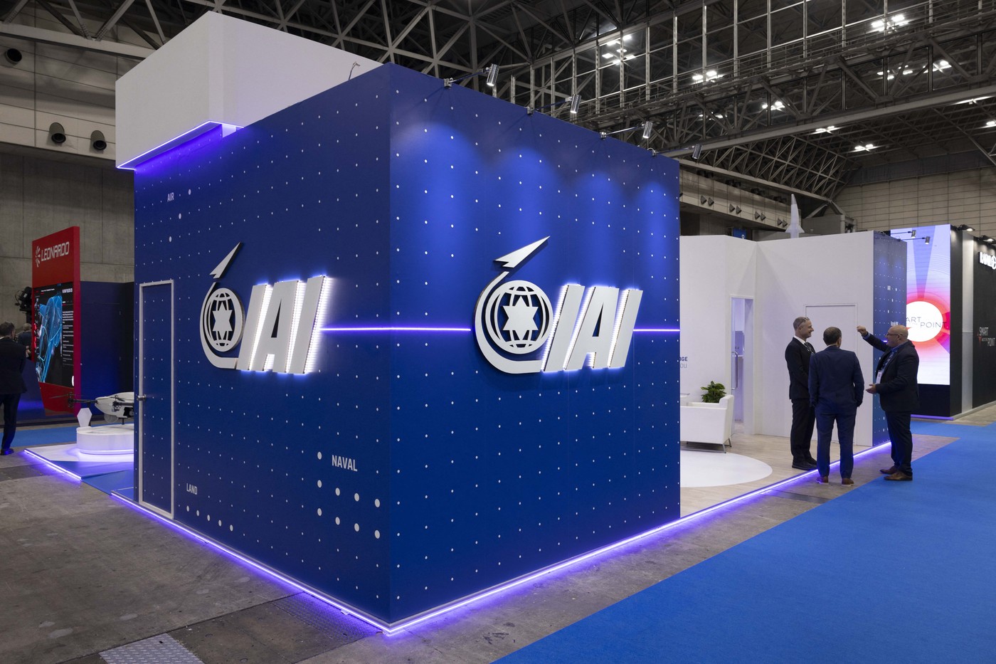 Stojnica izraelskega orožarja IAI na enem od orožarskih sejmov