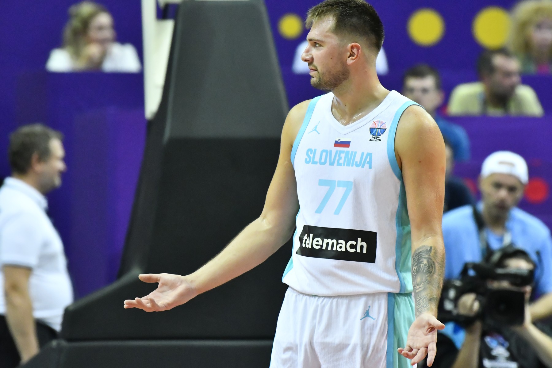 LUka Dončić na tekmi proti Poljski