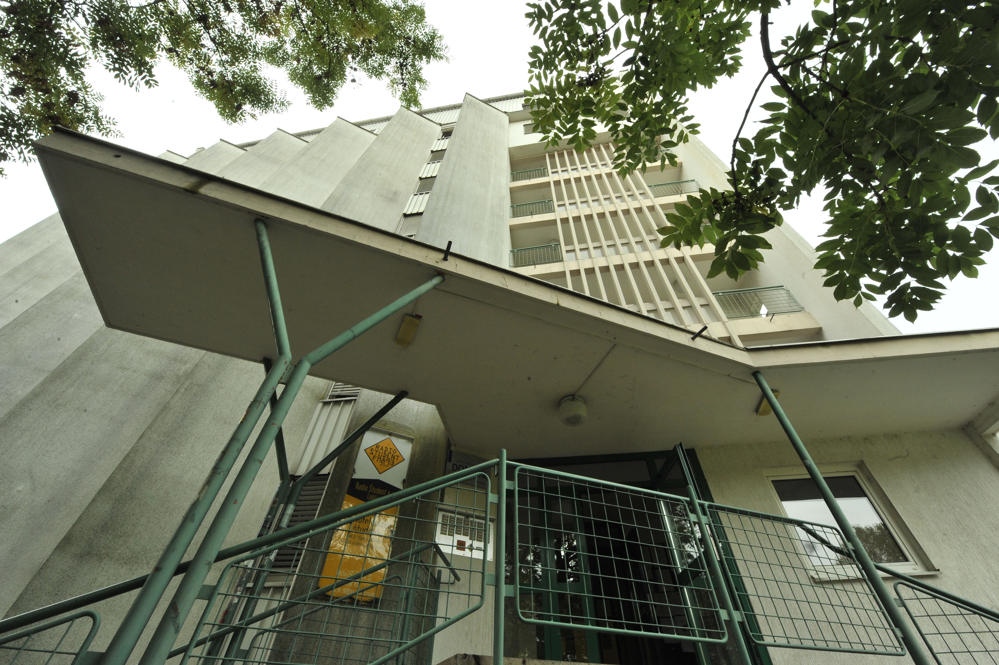 Slovenija, Ljubljana,  08.10.2013, 08. Oktober 2013Stavba, kjer ima sedez  Radio Student stoji v Rozni dolini, na ulici 27 Aprila 21. Radio Student, Arhitektura, stavbaFoto: Ziga Zivulovic jr. /Bobo