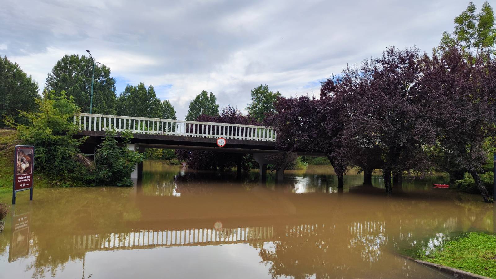 poplave pri Postojnski jami