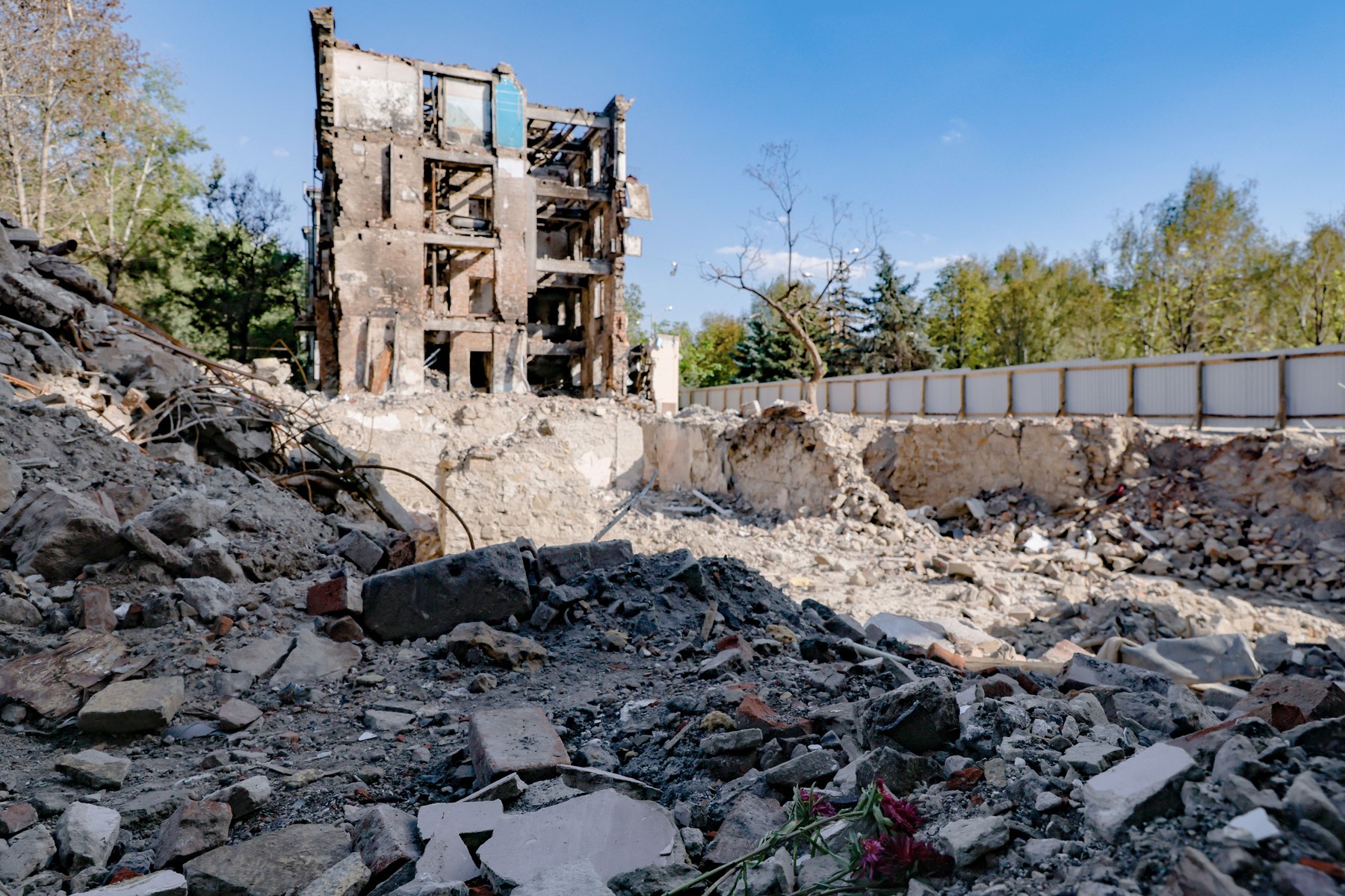 Razdejanje po napadu Rusije na Ukrajino