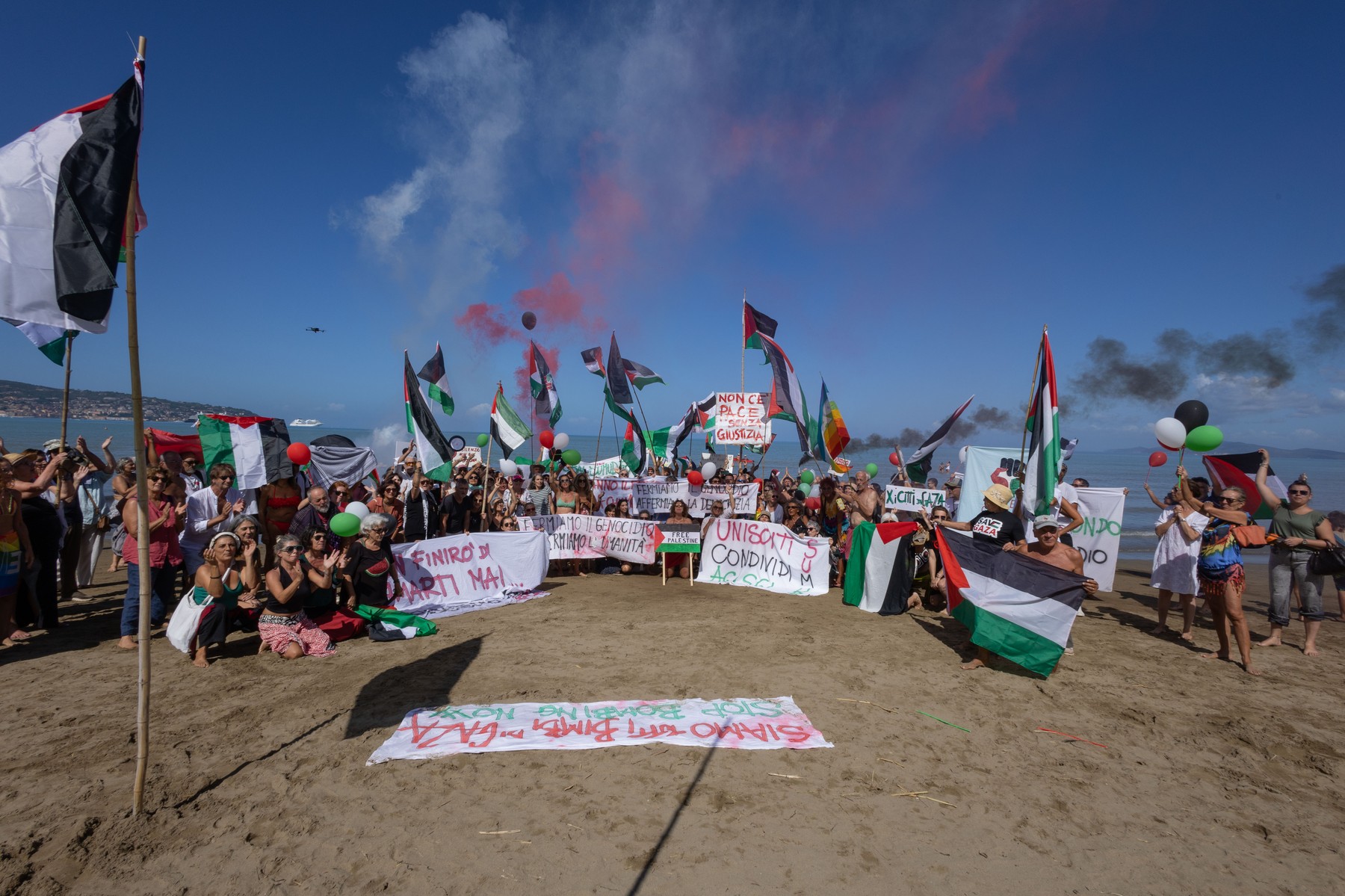 Flashmob on Giannella beach in Tuscany