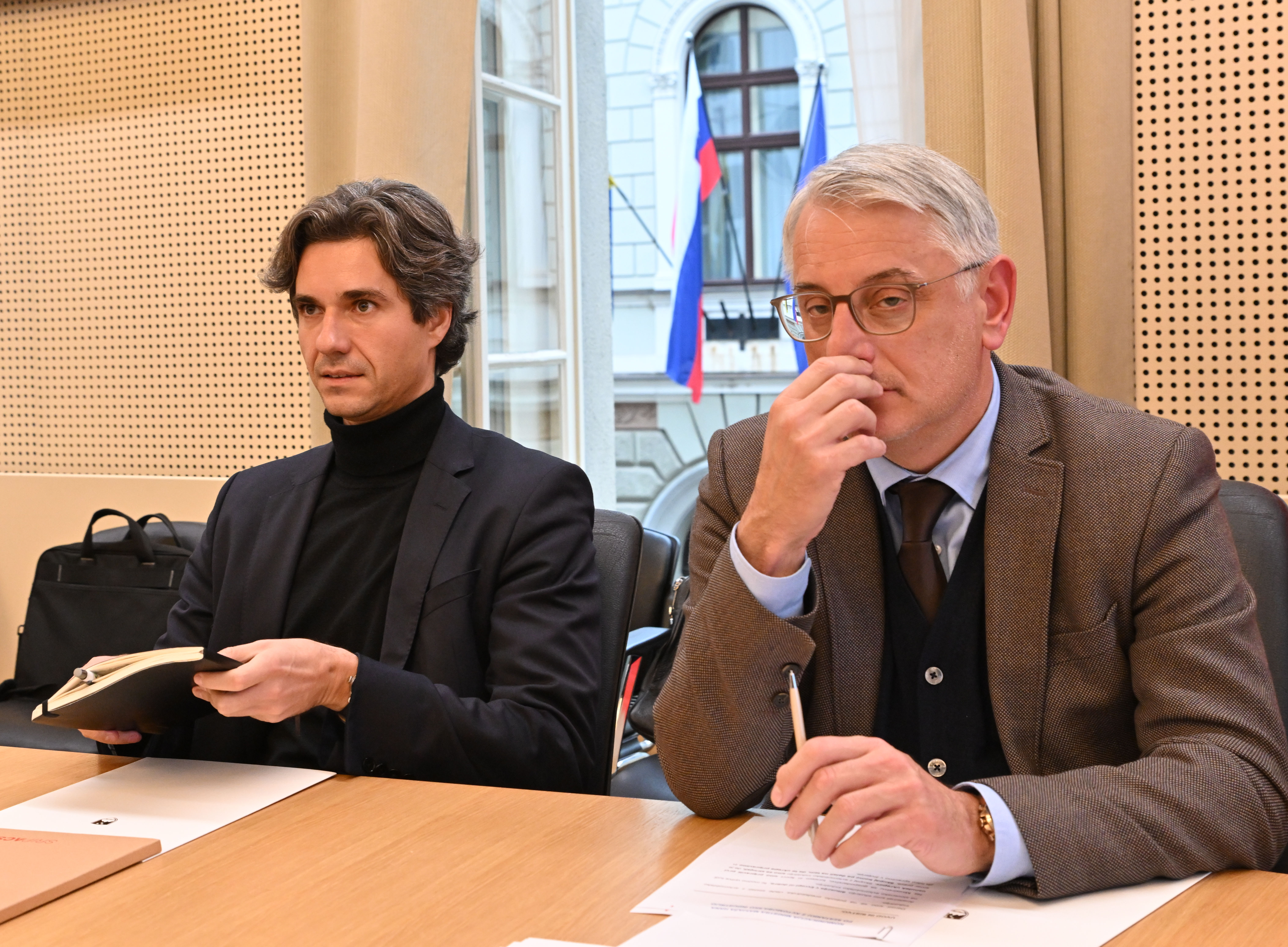 Slovenija, Ljubljana, 18.10.2024. 18. oktober Srečanje s predstavniki slovenske avtomobilske industrije. Minister za gospodarstvo Matjaž Han in koordinator misije GREMO Iztok Seljak, Robert Golob, Luka MesecFoto: Žiga Živulović jr./Bobo