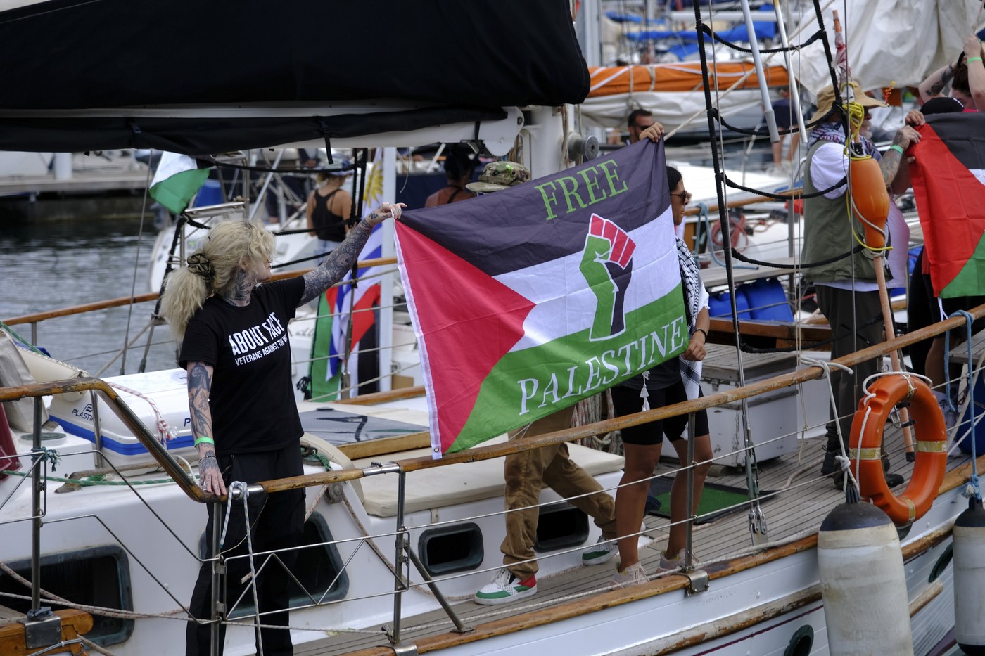 Ladje s pomočjo za Gazo