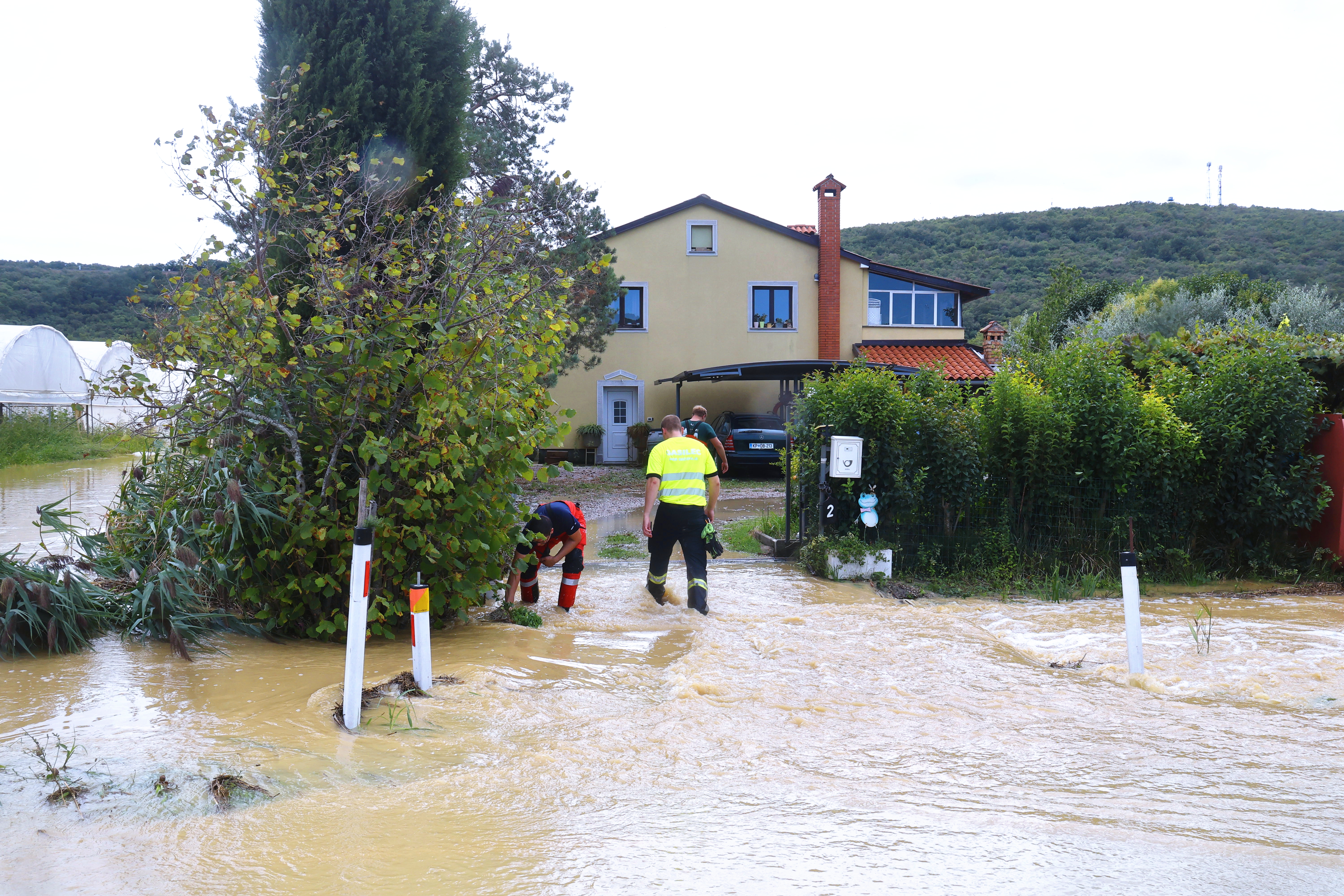 Zalita cesta Dragonja Sečovlje zaradi obilnih padavin