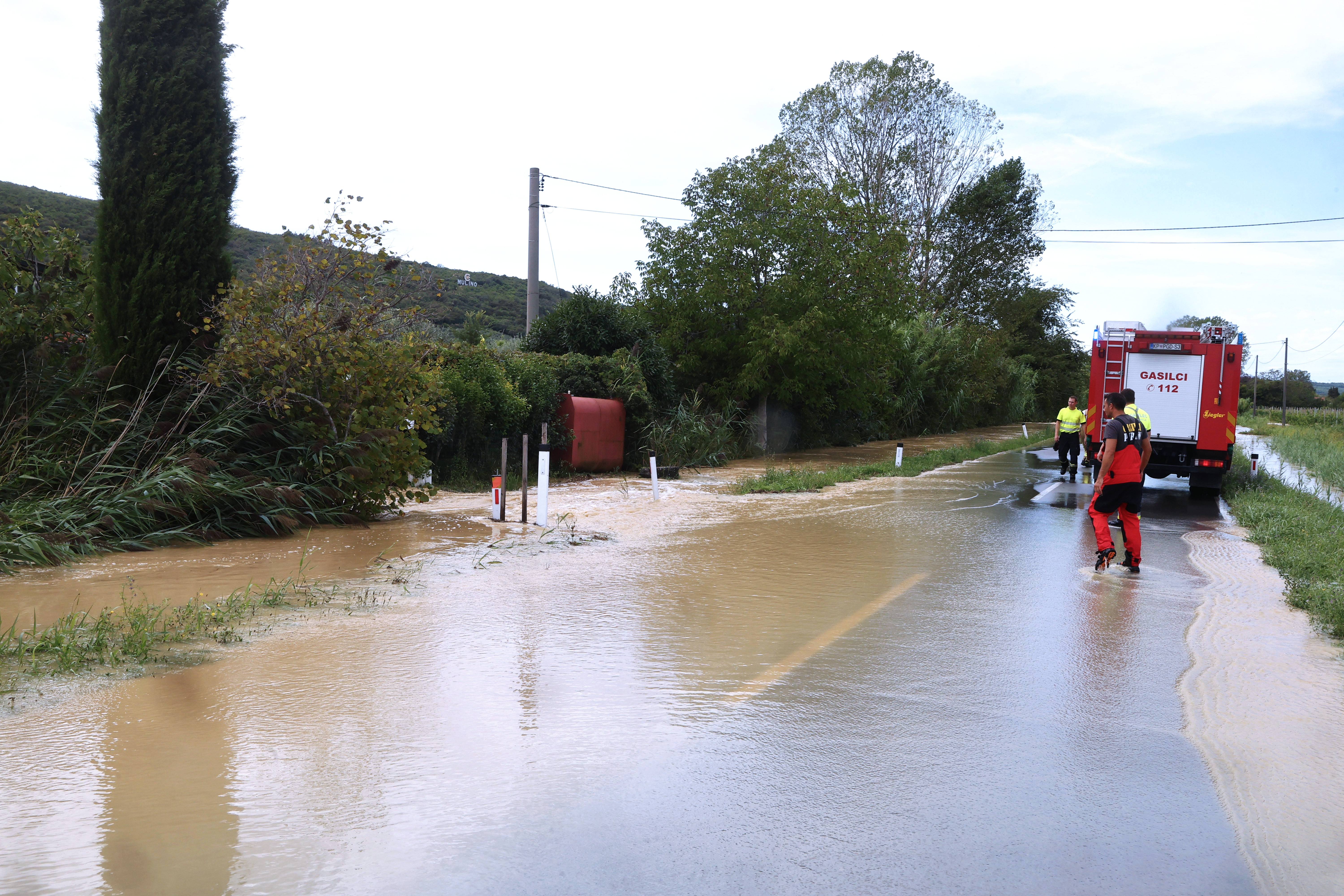 Zalita cesta Dragonja Sečovlje zaradi obilnih padavin