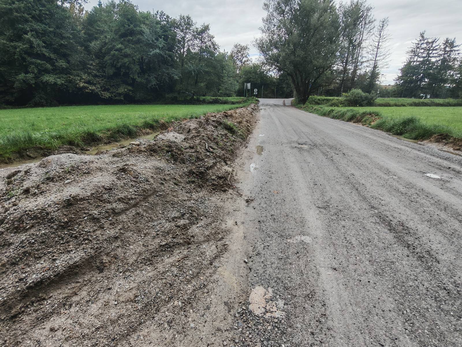 Parkirišče je bilo v torek, 2. septembra, prazno, vendar je treba upoštevati, da je bil deževen dan.