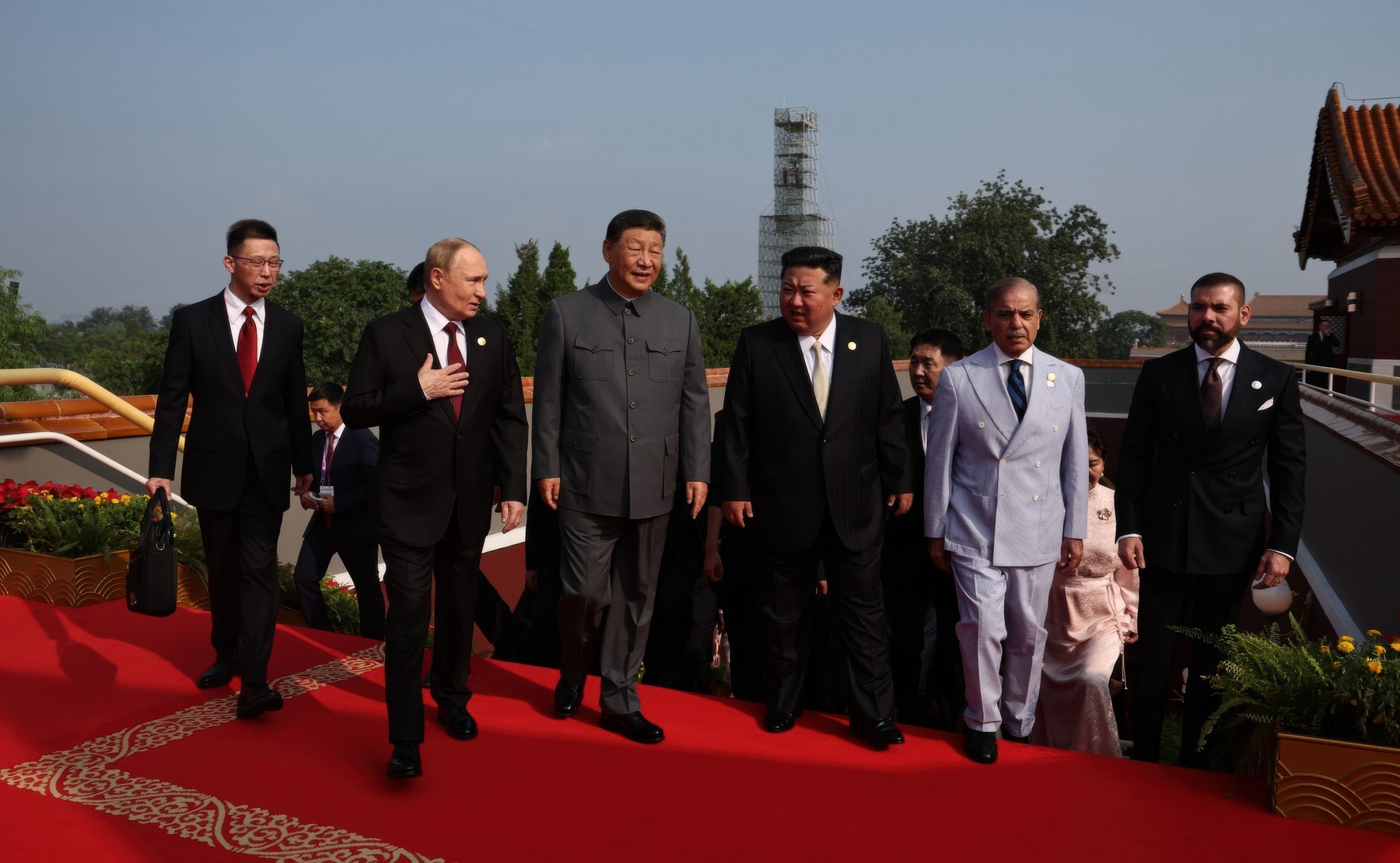 Putin, Tiananmen SquarXi Jinping, center, a Kim Jong Un