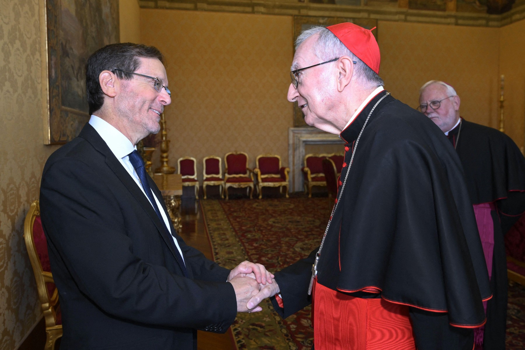 Vatikanski državni tajnik kardinal Pietro Parolin in izraelski predsednik Jicak Hercog