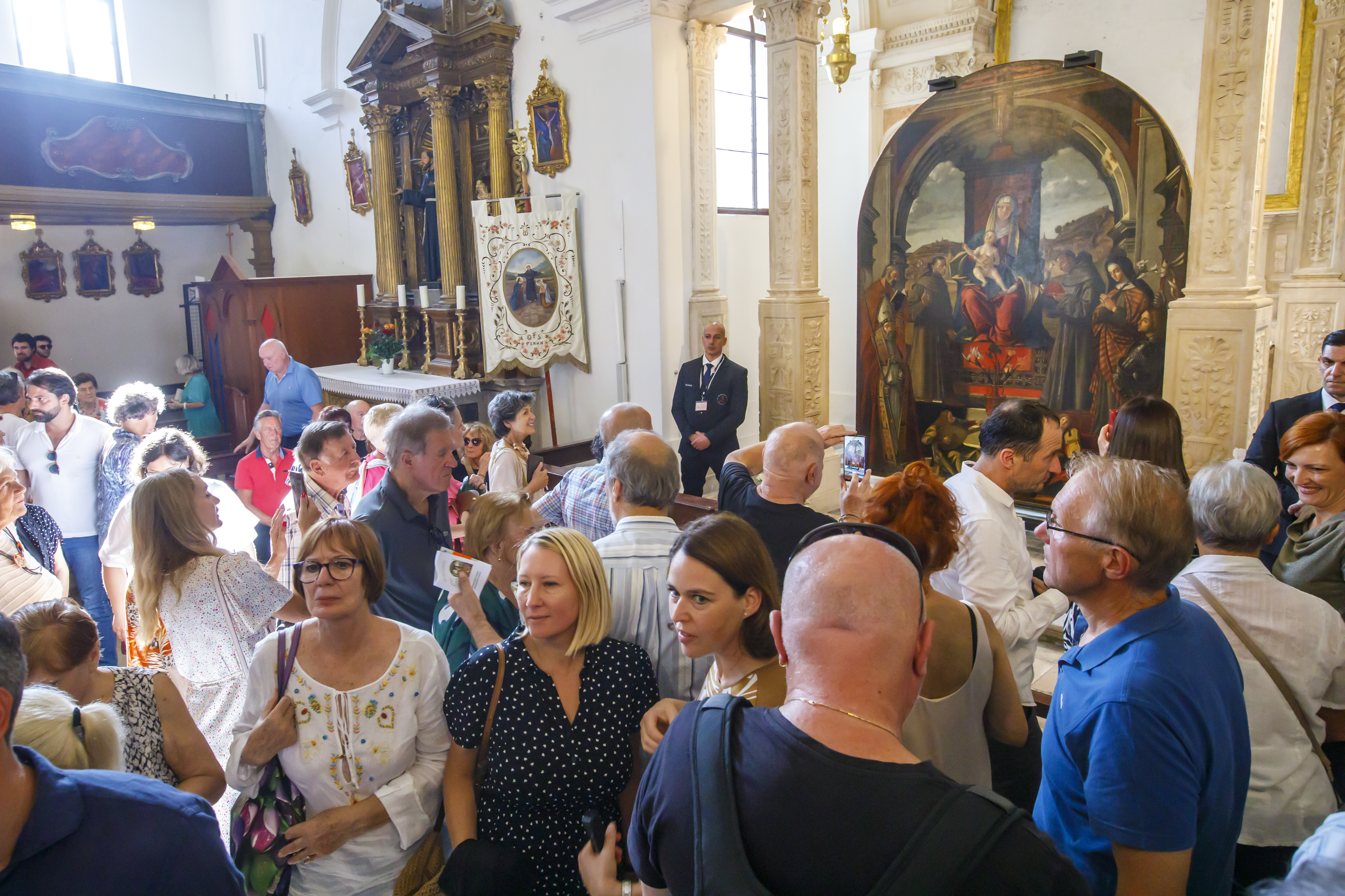 V piransko samostansko cerkev sv. Frančiška je dopoldne prispela slika beneškega renesančnega slikarja Vittoreja Carpaccia