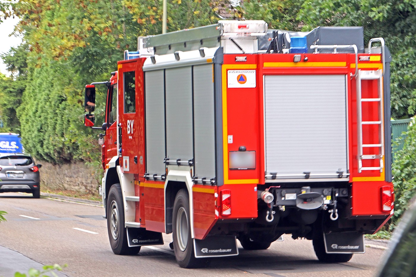 Dijak v Essnu zabodel učiteljico