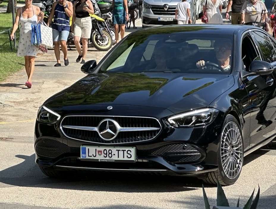 Poroka Robert Golob in Tina Gaber