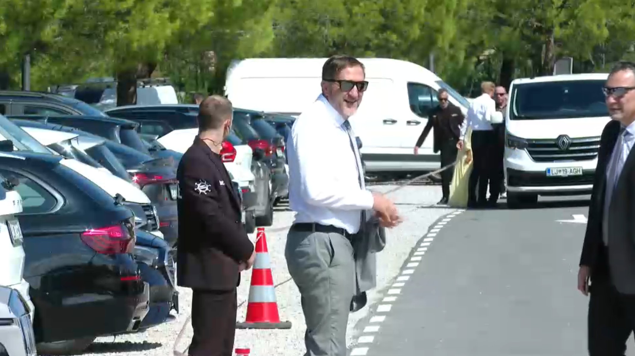 Klemen Boštjančič prispel na poroko Roberta Goloba in Tine Gaber