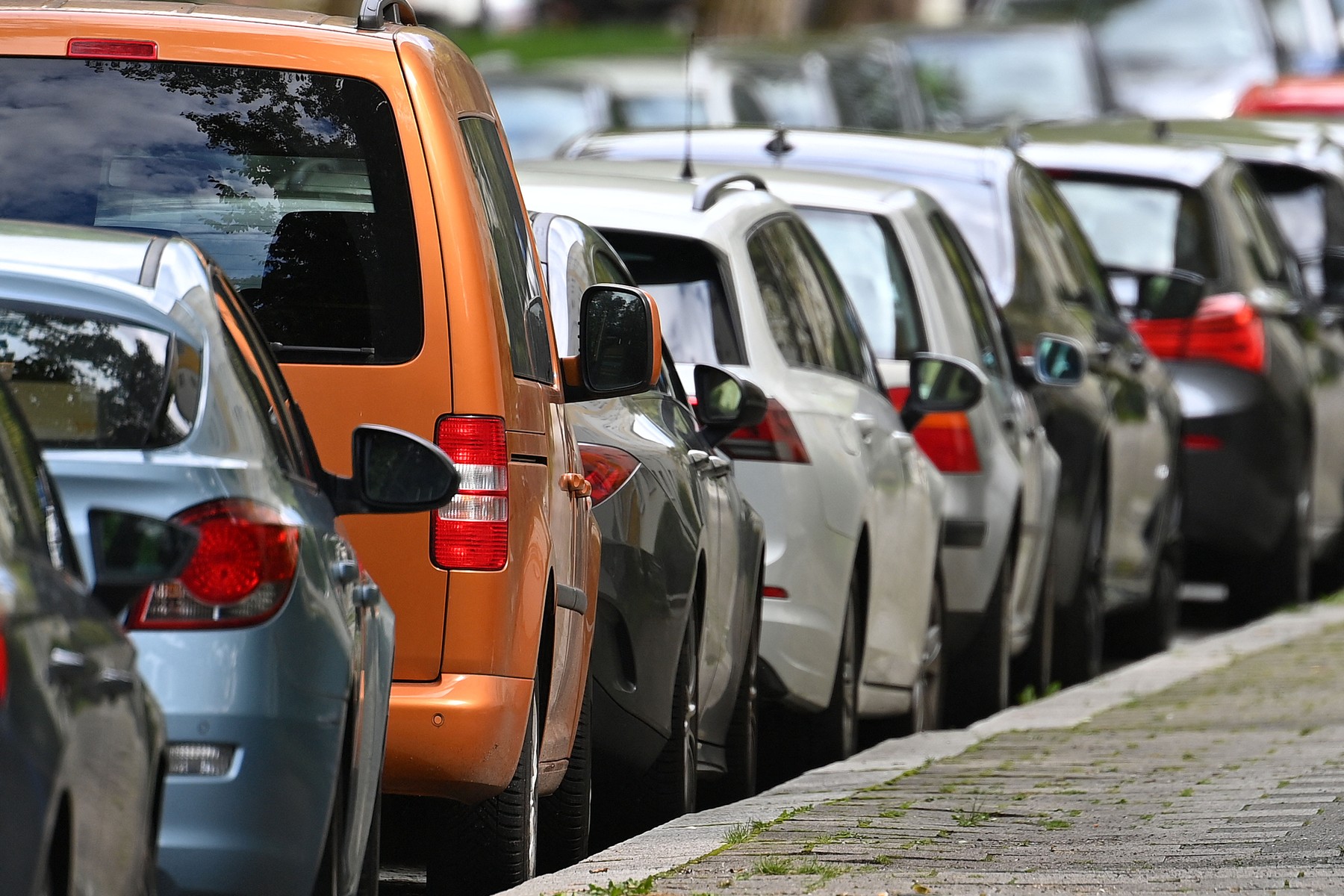 Parked cars in Munich. Cars are parked on the side of the road in the Giesing district on a residential street. Residents. Residents' parking lot.,Image: 1033040786, License: Rights-managed, Restrictions: GERMANY OUT, Model Release: no