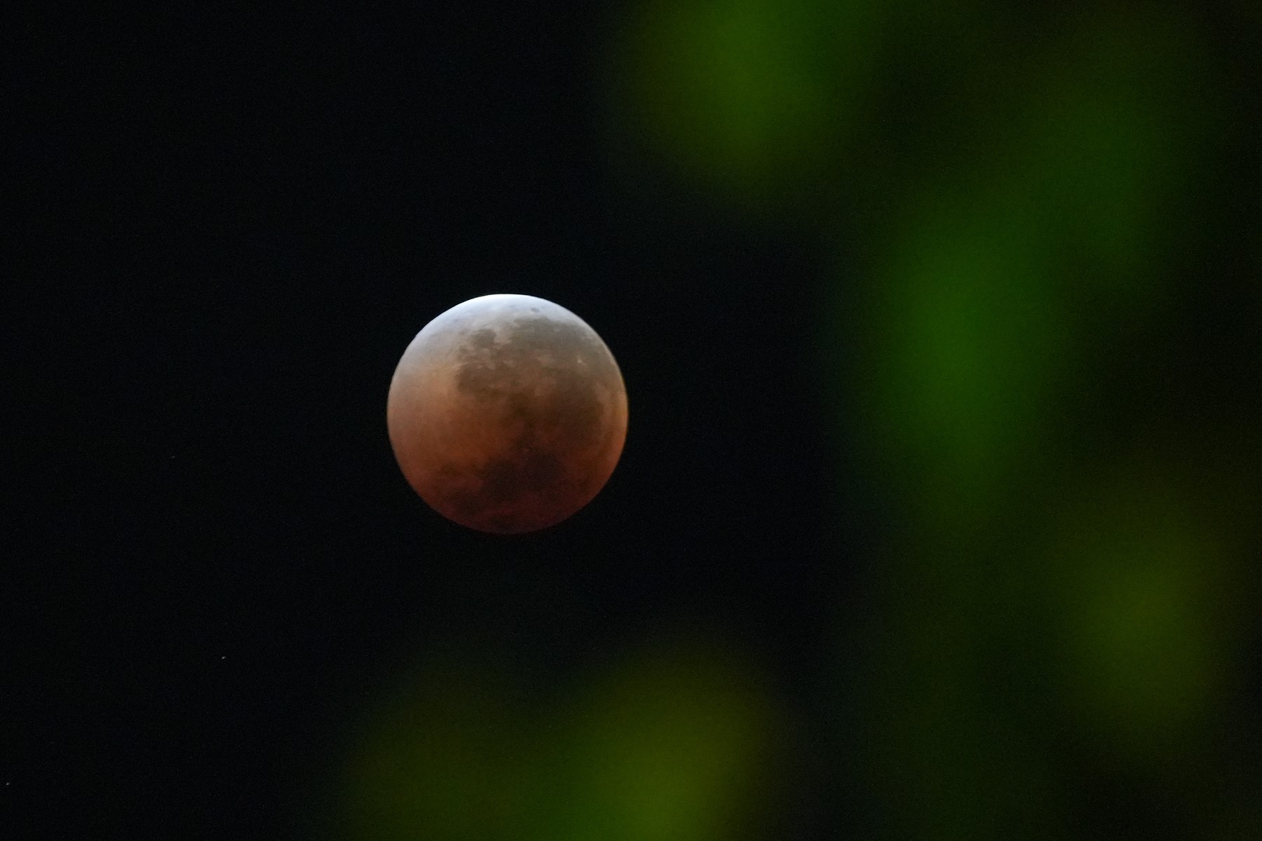 Pogled na polno luno iz Indonezije