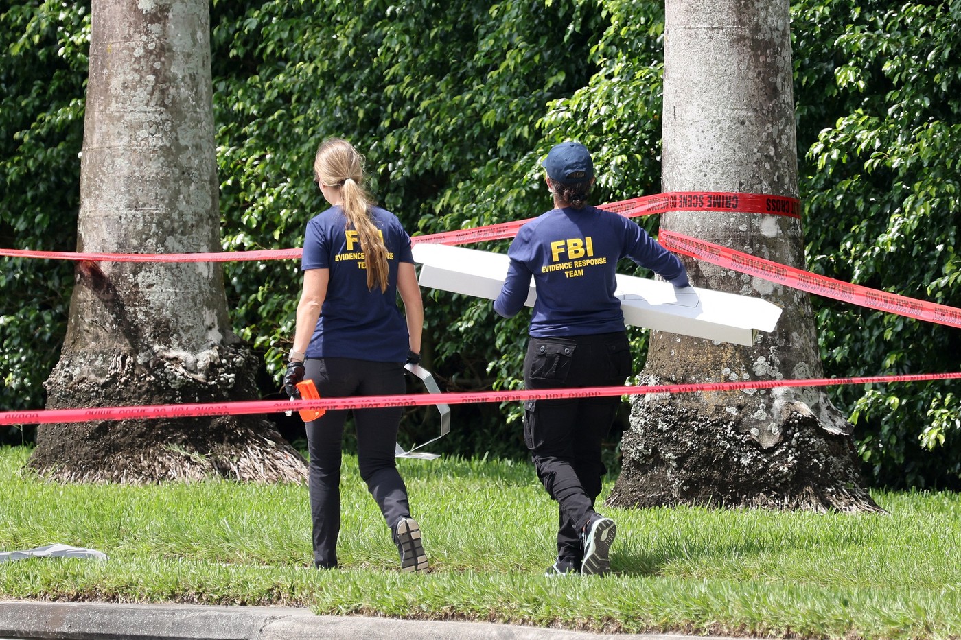 Policija na kraju, kjer je aretirala Ryana Routha